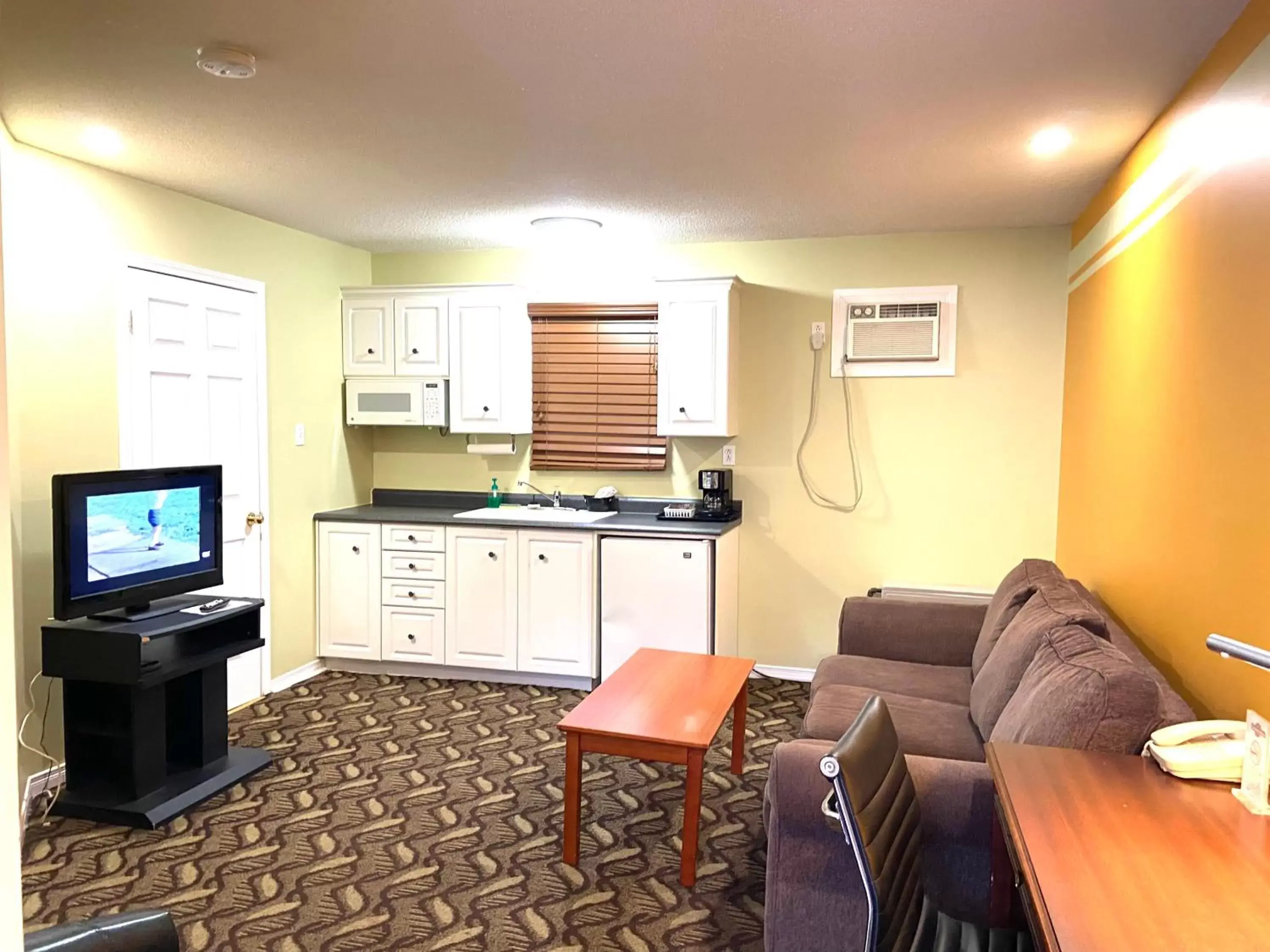 Seating Area in Lakeshore Suites