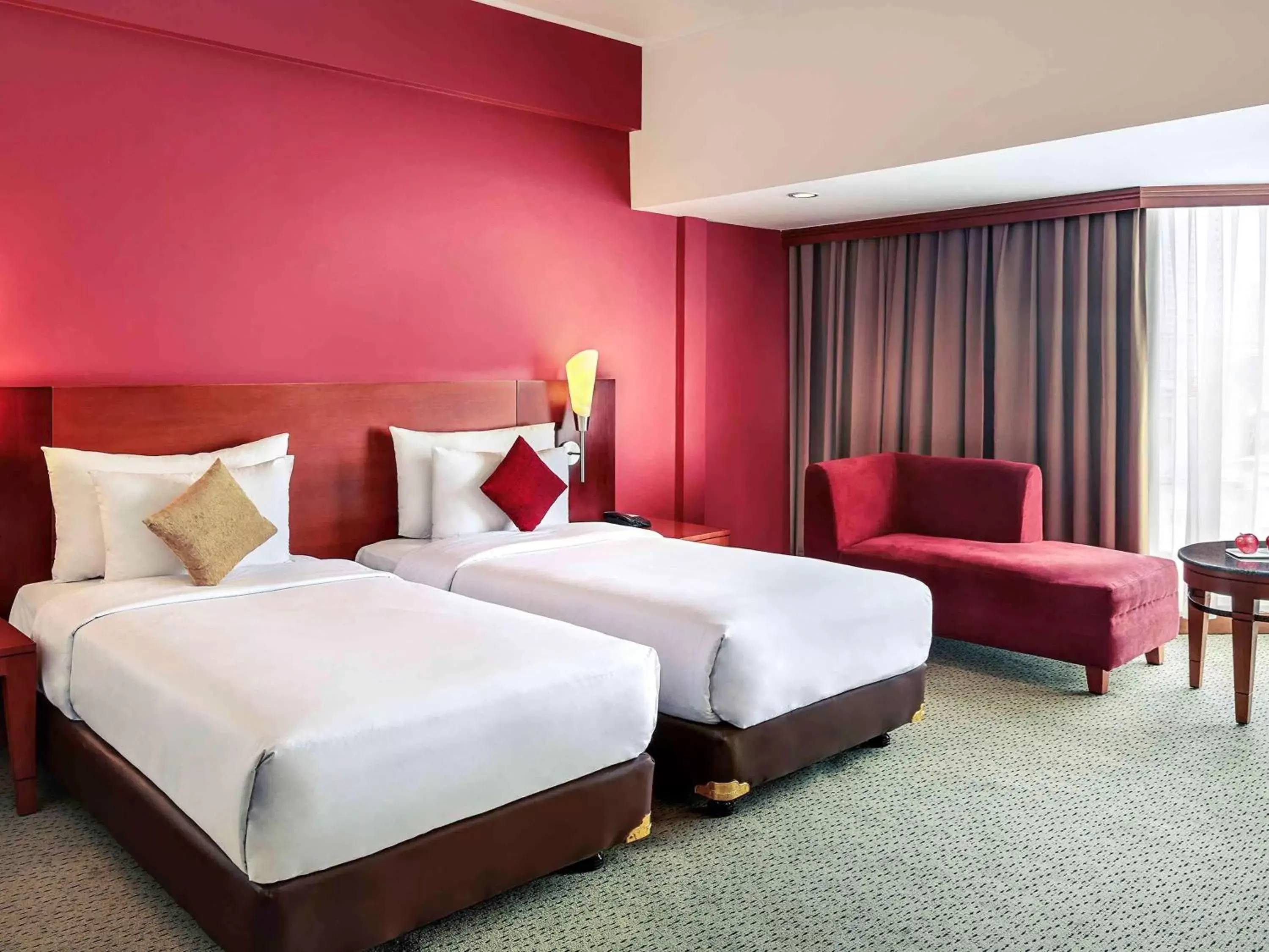 Photo of the whole room, Bed in Mercure Jakarta Kota
