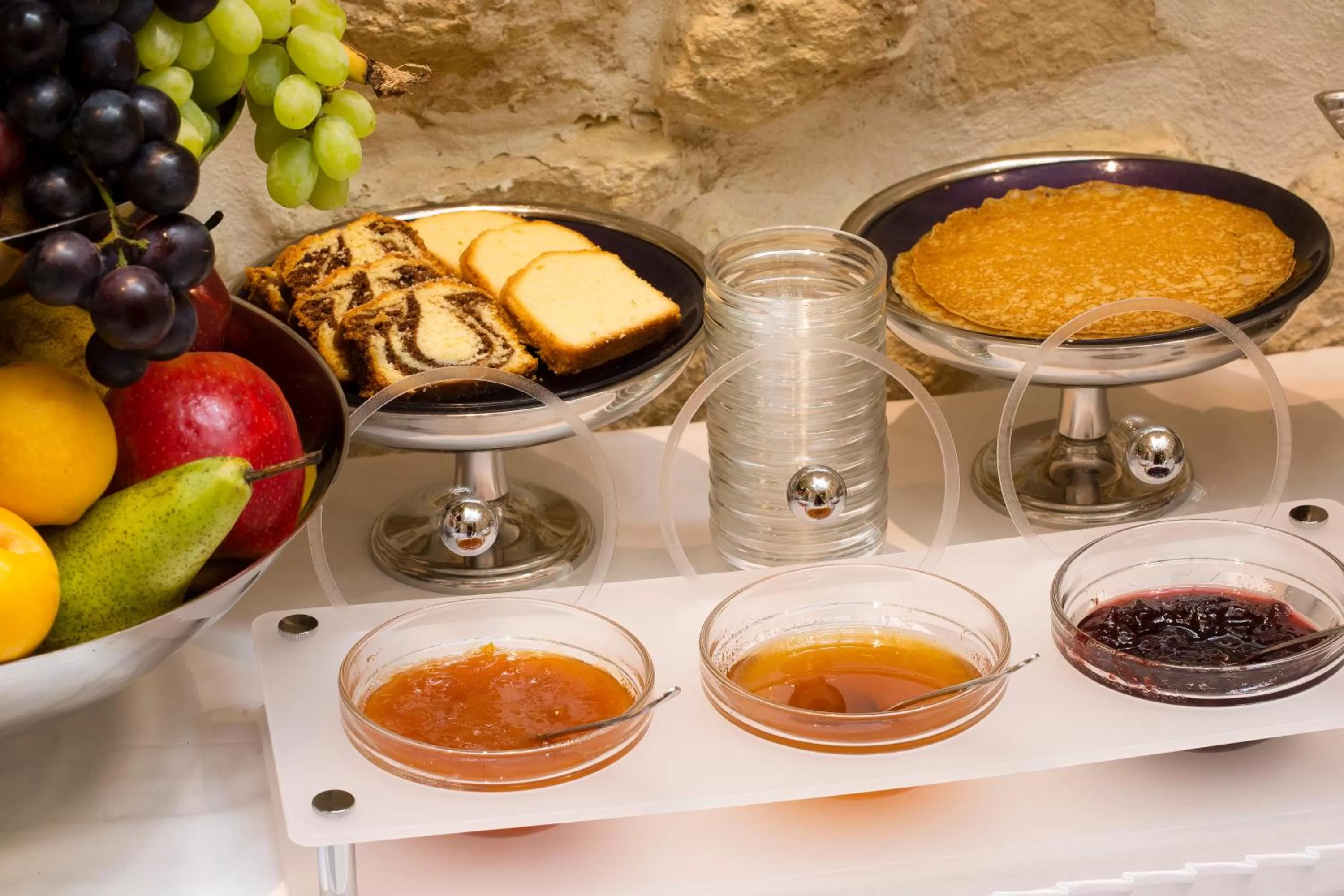 Food in Académie Hôtel Saint Germain