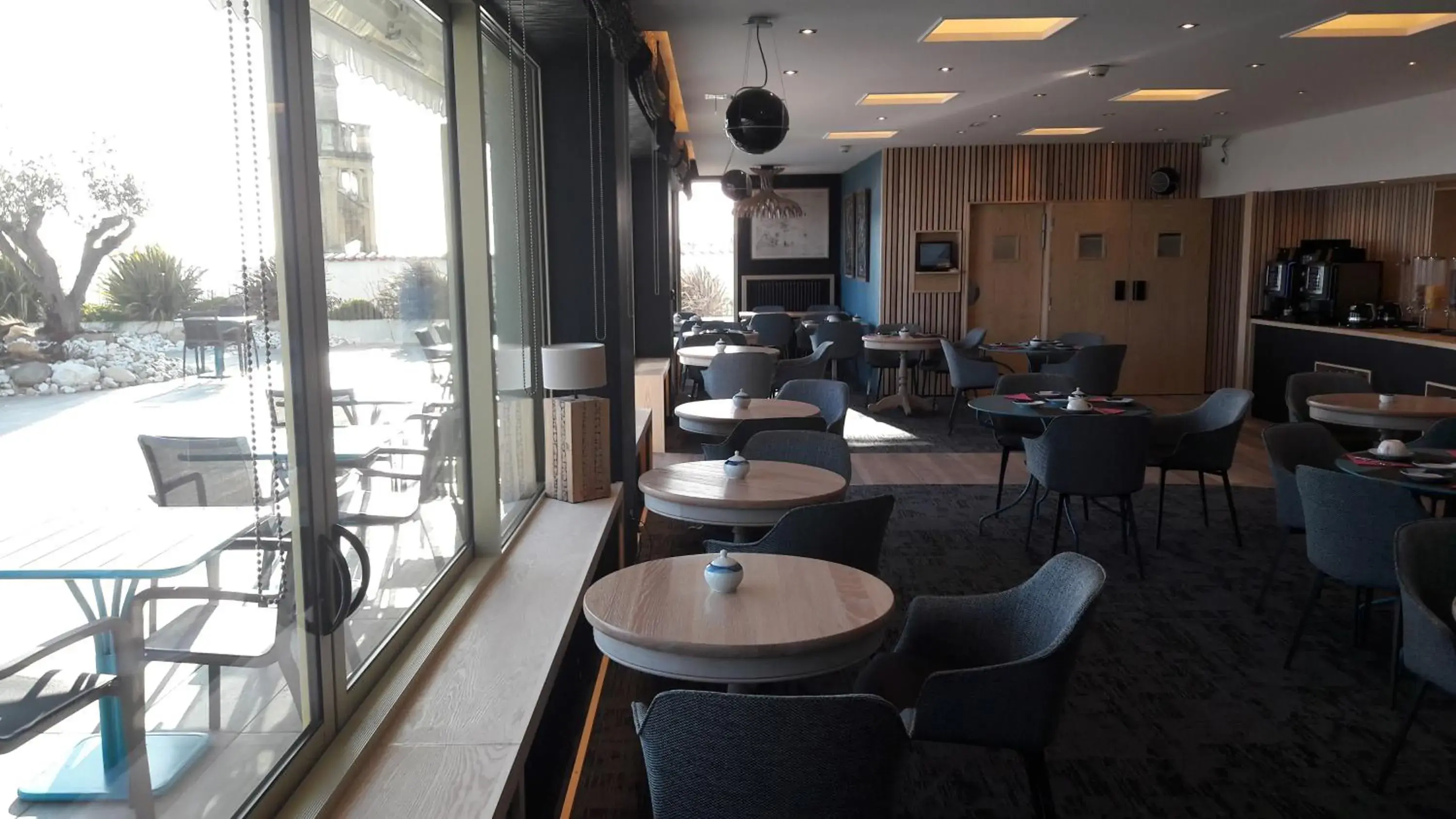 Sea view, Lounge/Bar in Hotel les Brises