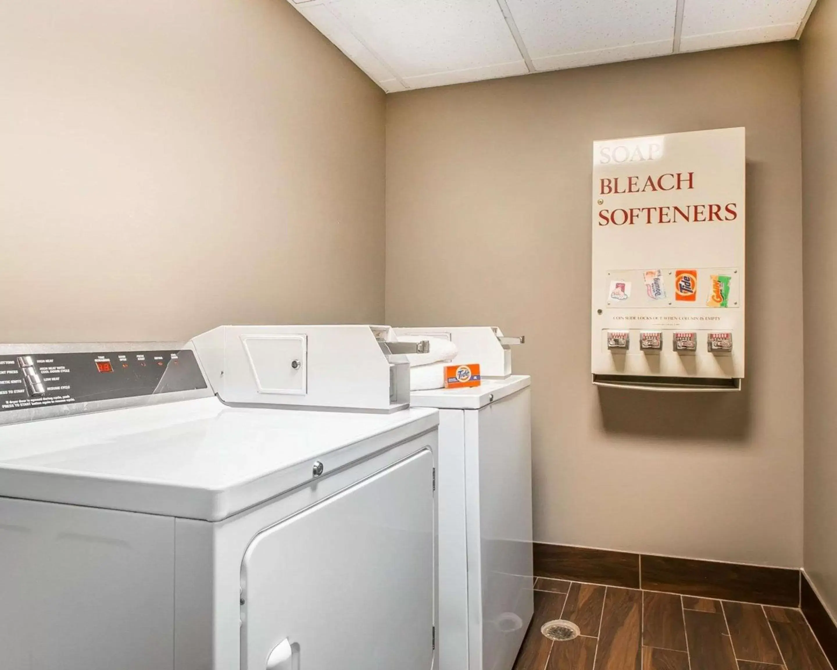 On site, Kitchen/Kitchenette in Comfort Inn South - Springfield