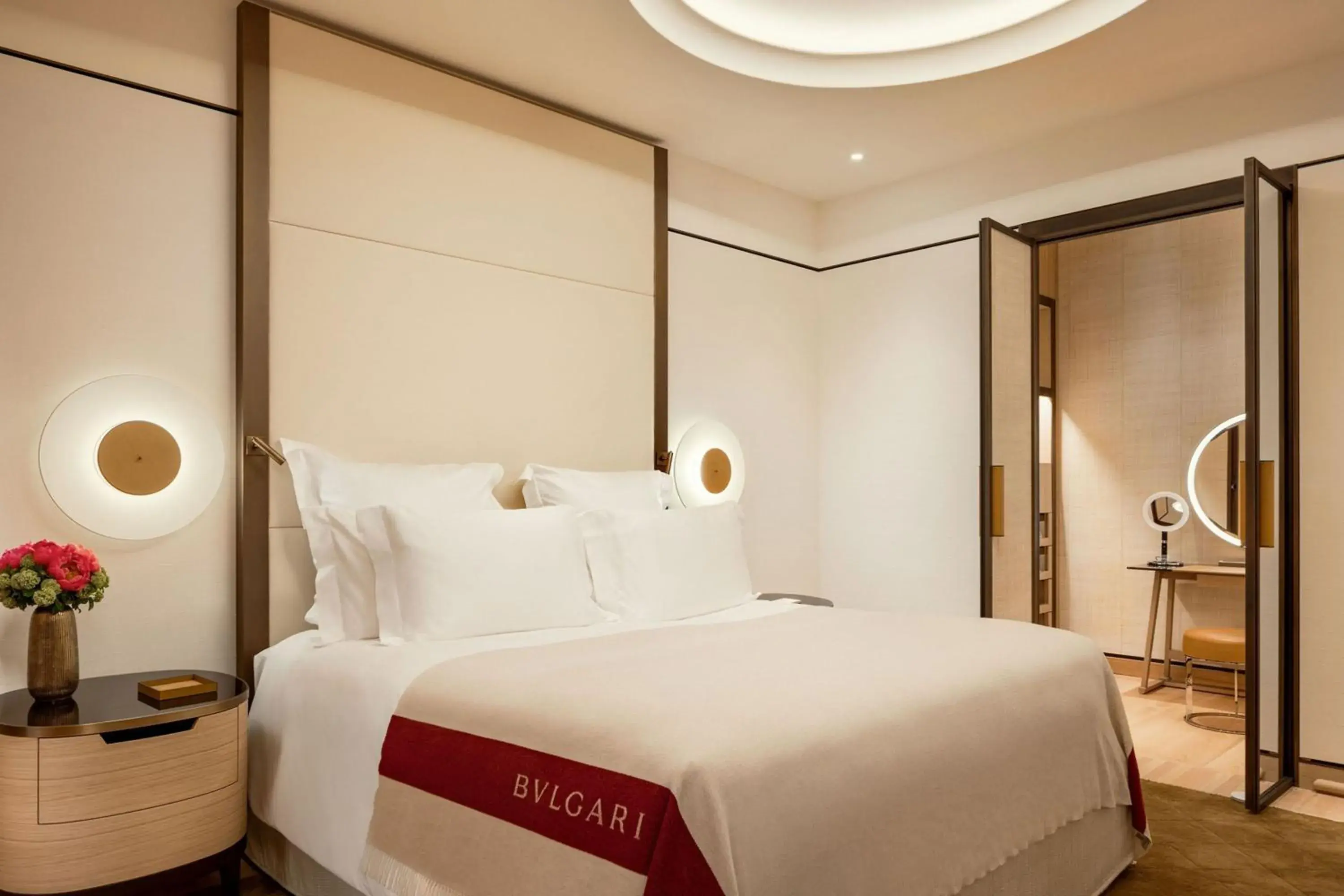 Photo of the whole room, Bed in Bulgari Hotel Roma