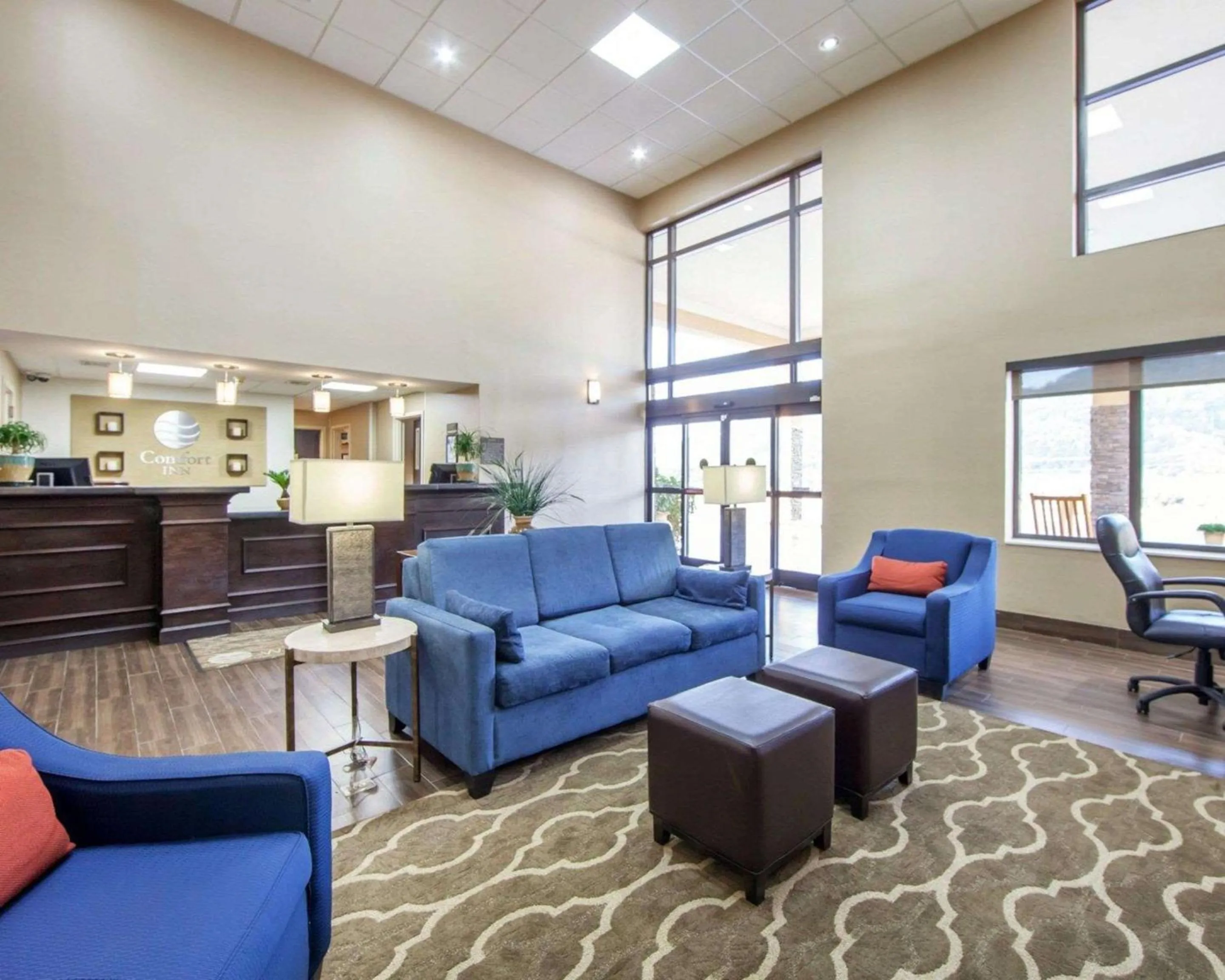 Lobby or reception in Comfort Inn at Royal Blue
