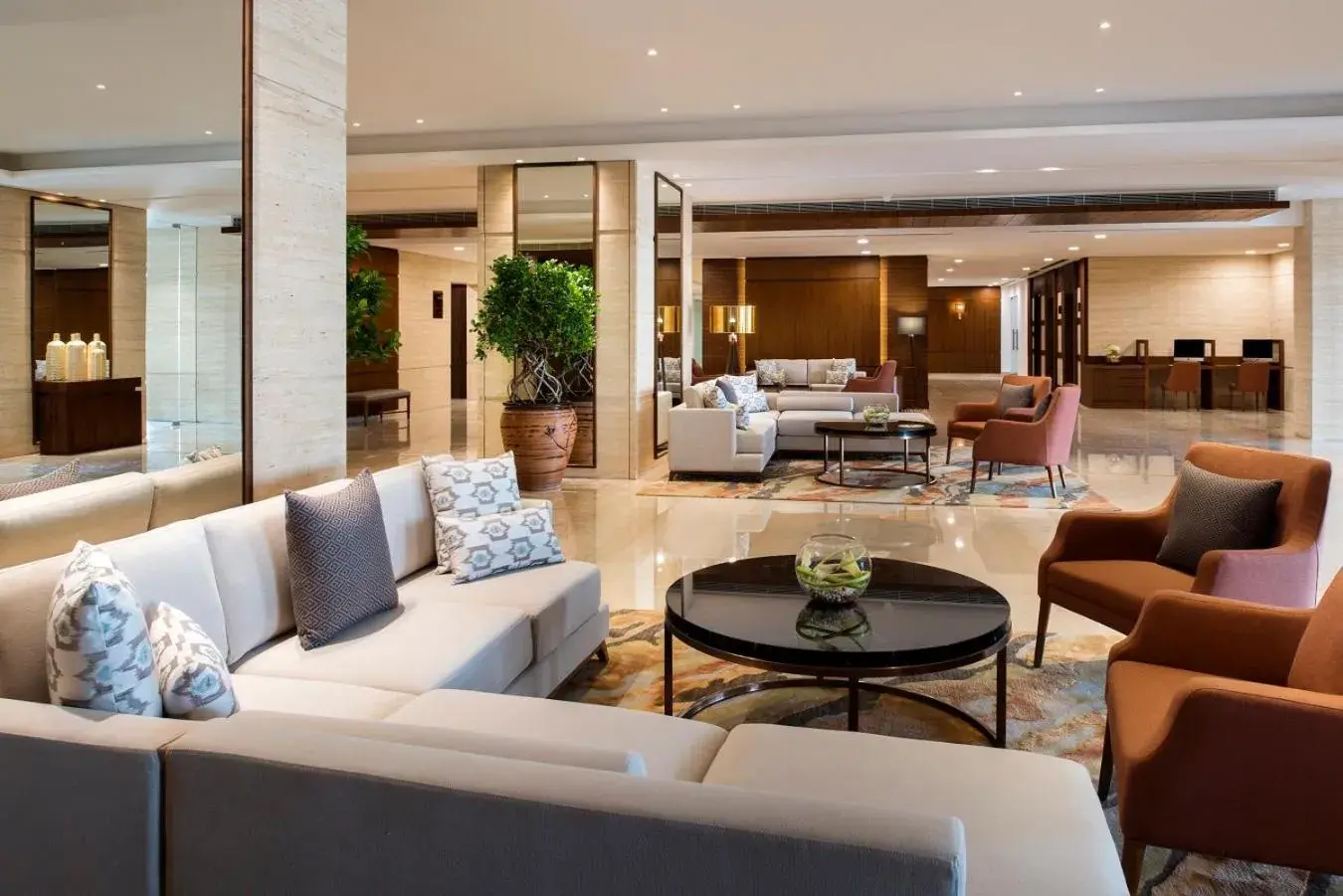Lobby or reception in Fraser Suites Muscat Lobby or reception in Fraser Suites Muscat