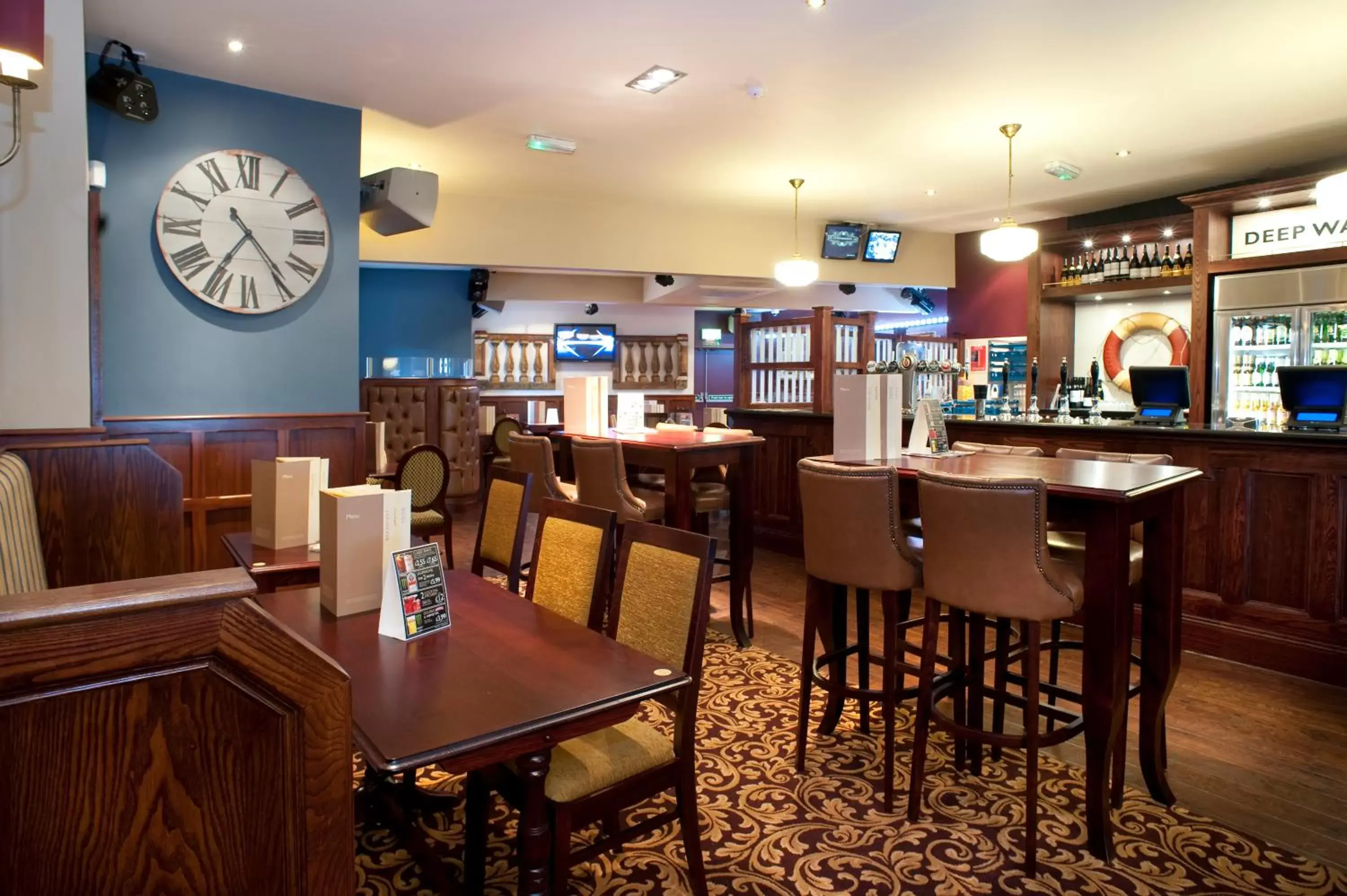 Lounge/Bar in Cabot Court Hotel Wetherspoon