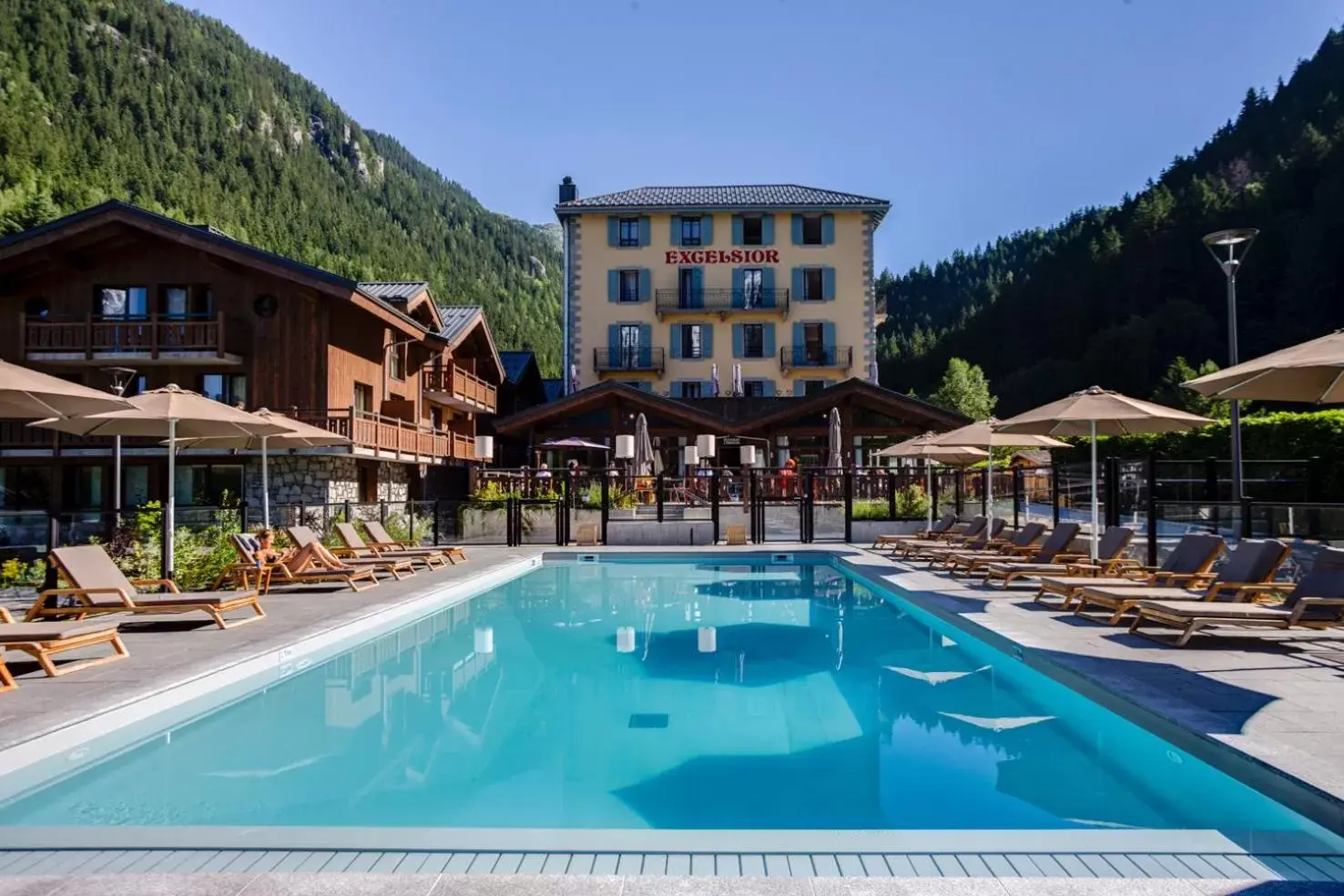 Property building, Swimming Pool in Excelsior Chamonix Hôtel & Spa