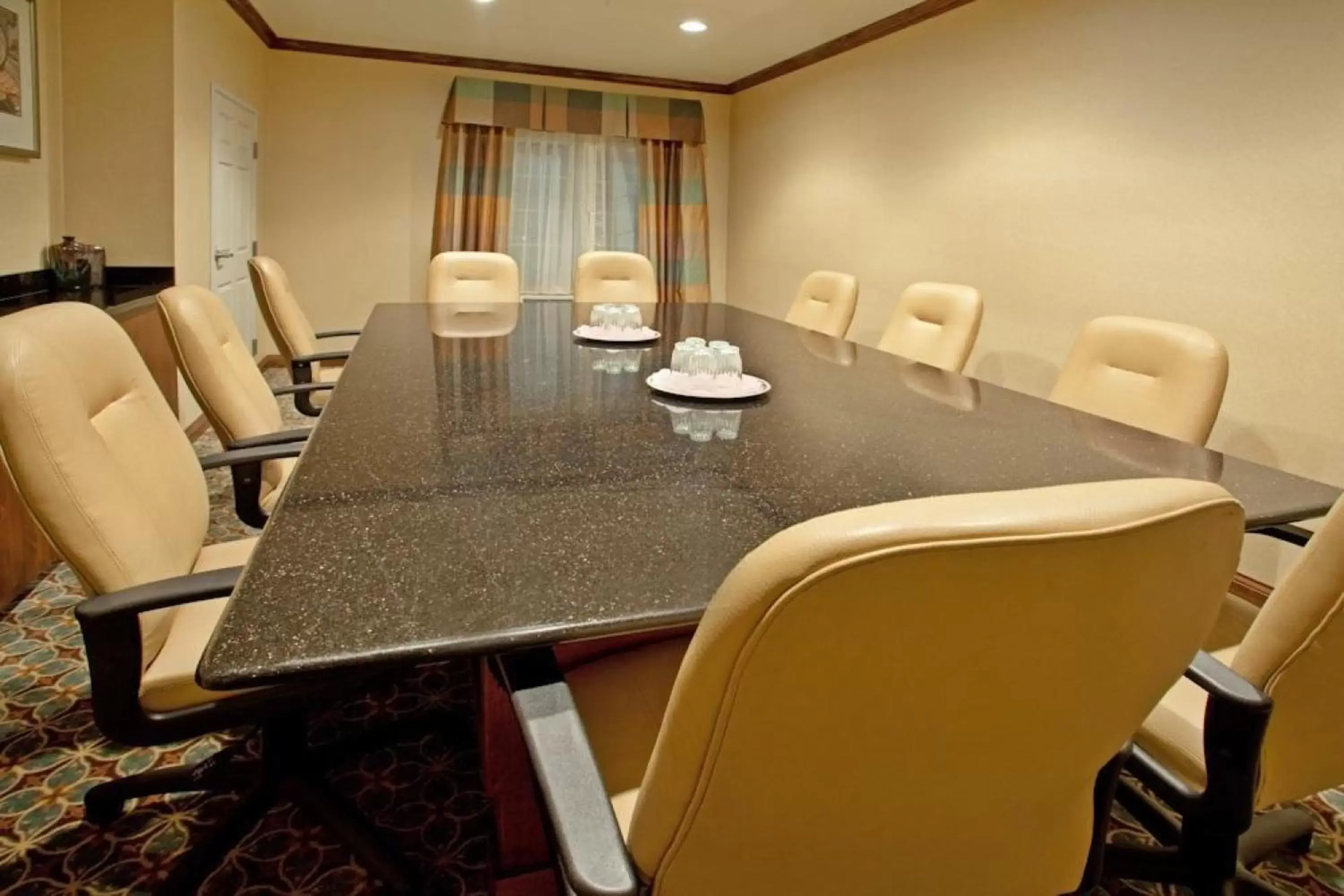 Meeting/conference room in Staybridge Suites - Albuquerque Airport, an IHG Hotel