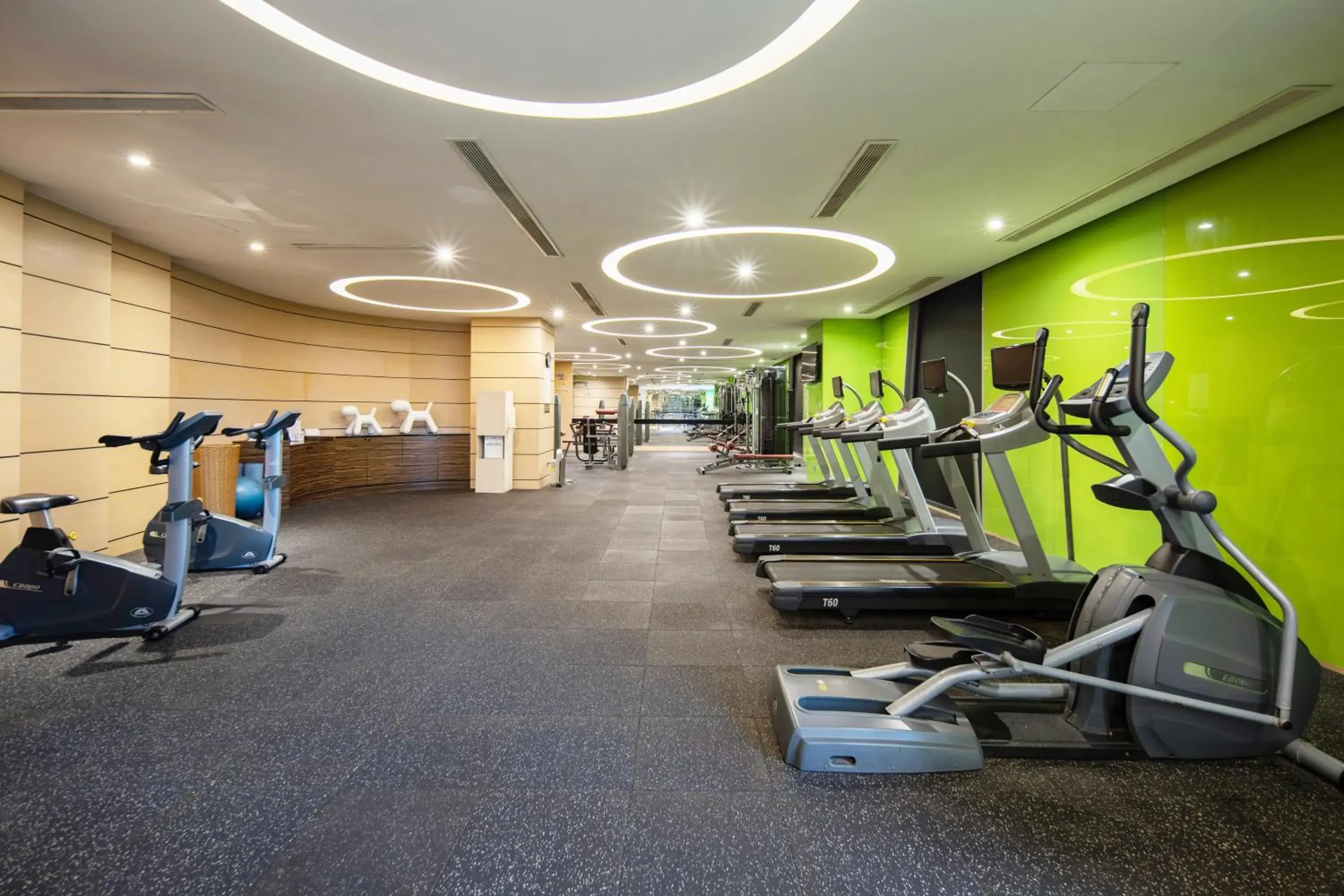 Fitness centre/facilities in Holiday Inn Shanghai Hongqiao West by IHG Fitness centre/facilities in Holiday Inn Shanghai Hongqiao West by IHG