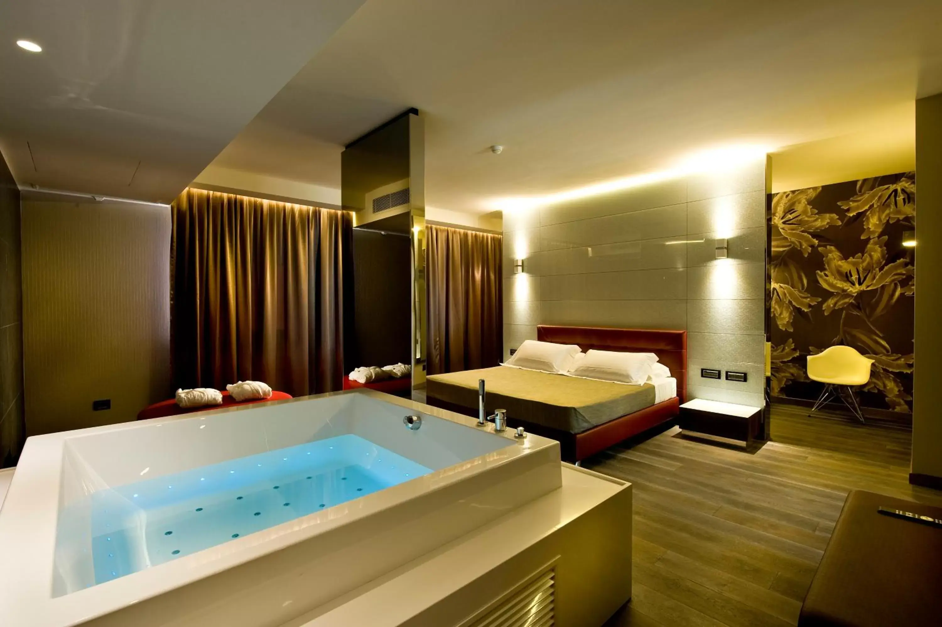 Bed, Bathroom in Viola Mhotel