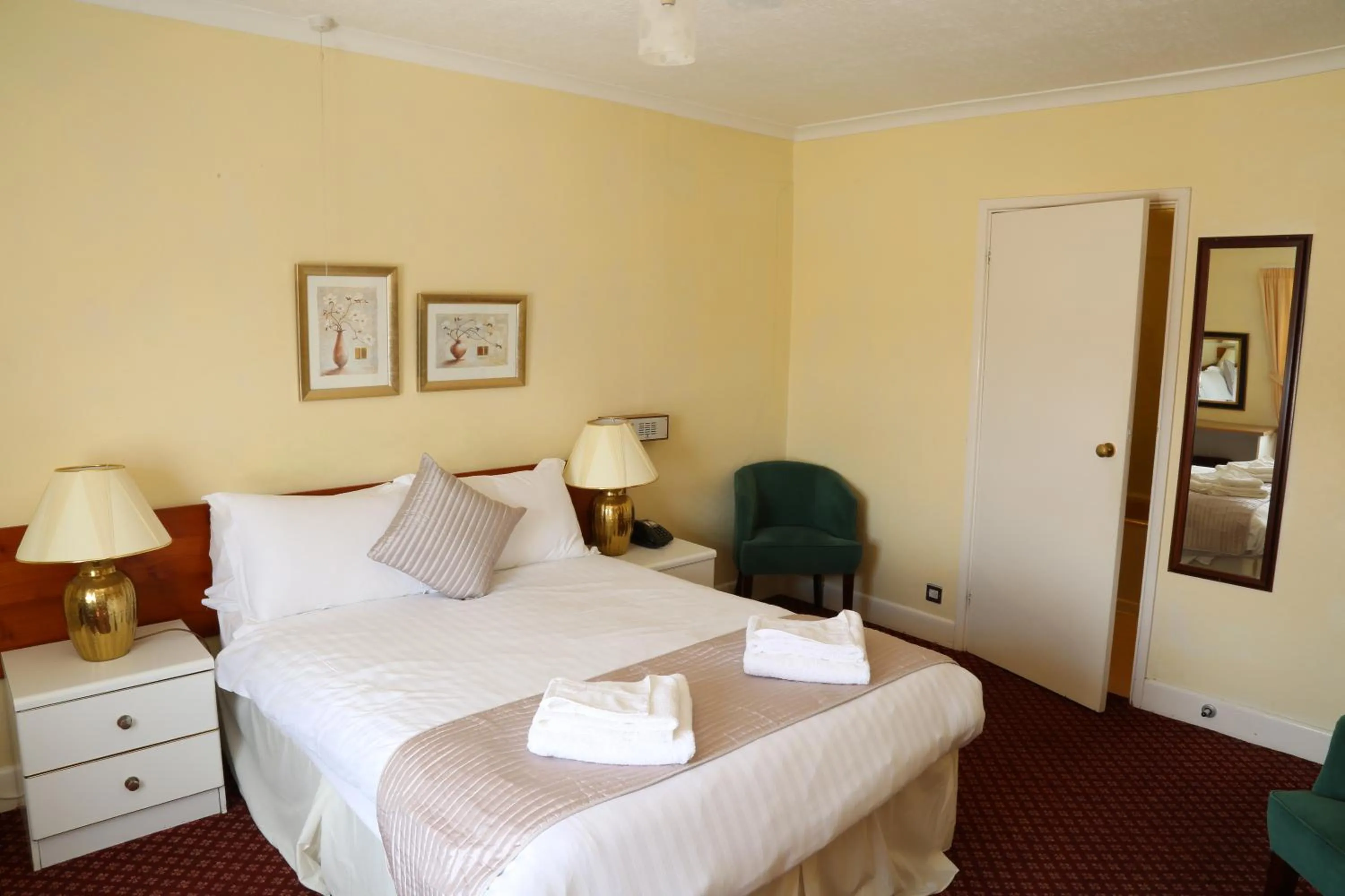 Bedroom, Bed in Westberry Hotel