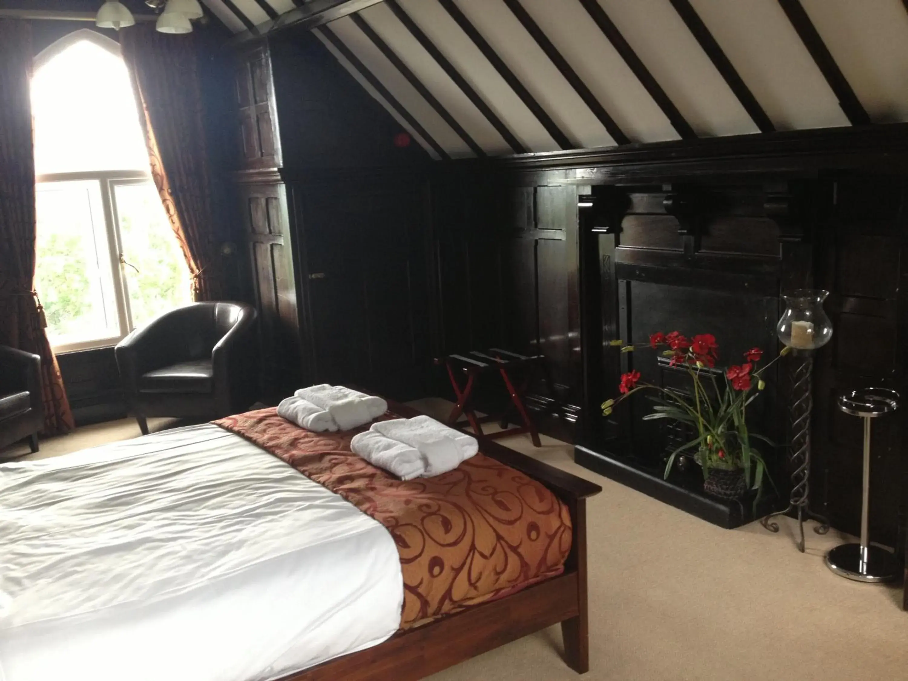 Bedroom in Lyons Woodlands Hall