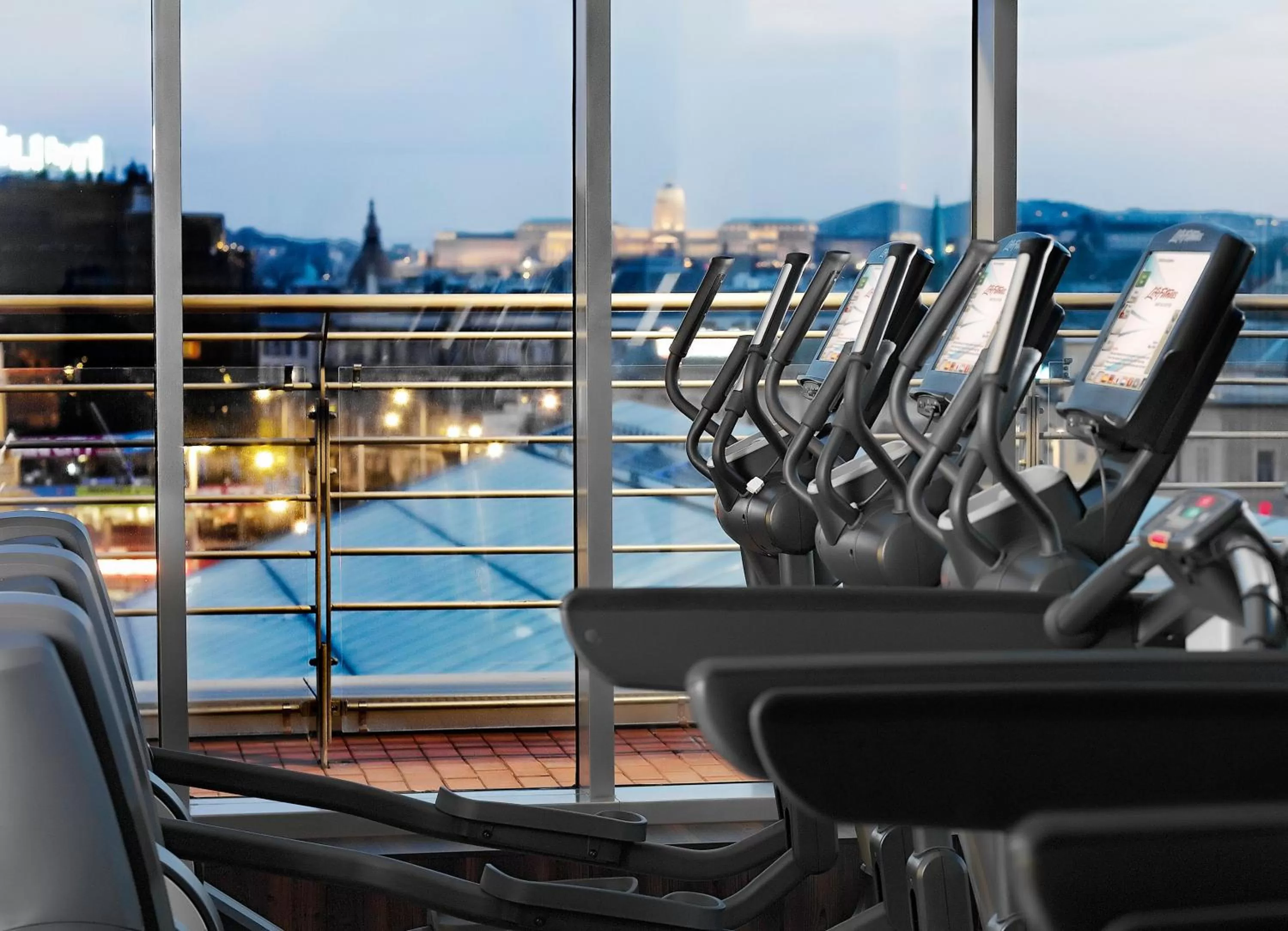 Fitness centre/facilities in Crowne Plaza Budapest by IHG