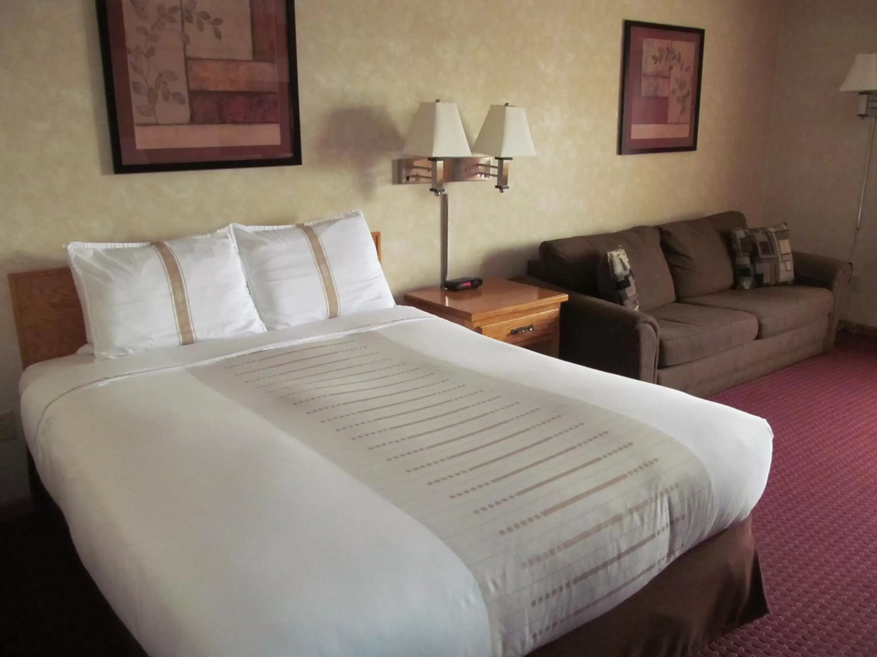 Photo of the whole room, Bed in Fireside Inn and Suites