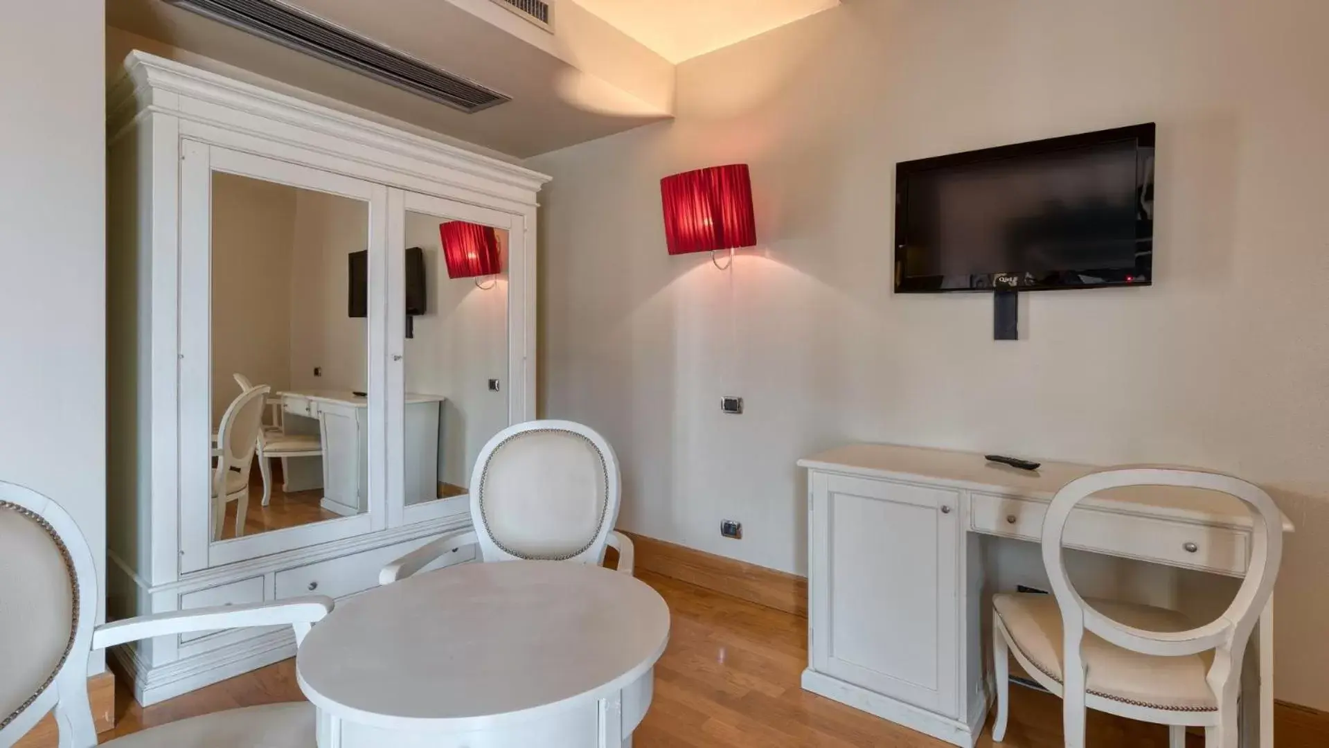 Living room, TV/Entertainment Center in Hotel Fiera Di Brescia