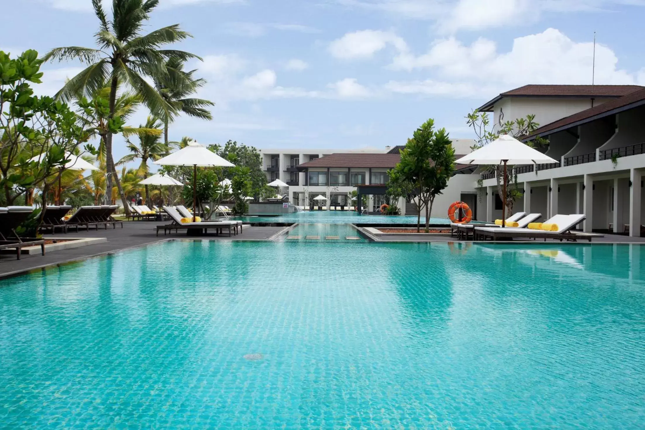 Swimming Pool in Centara Ceysands Resort & Spa Sri Lanka