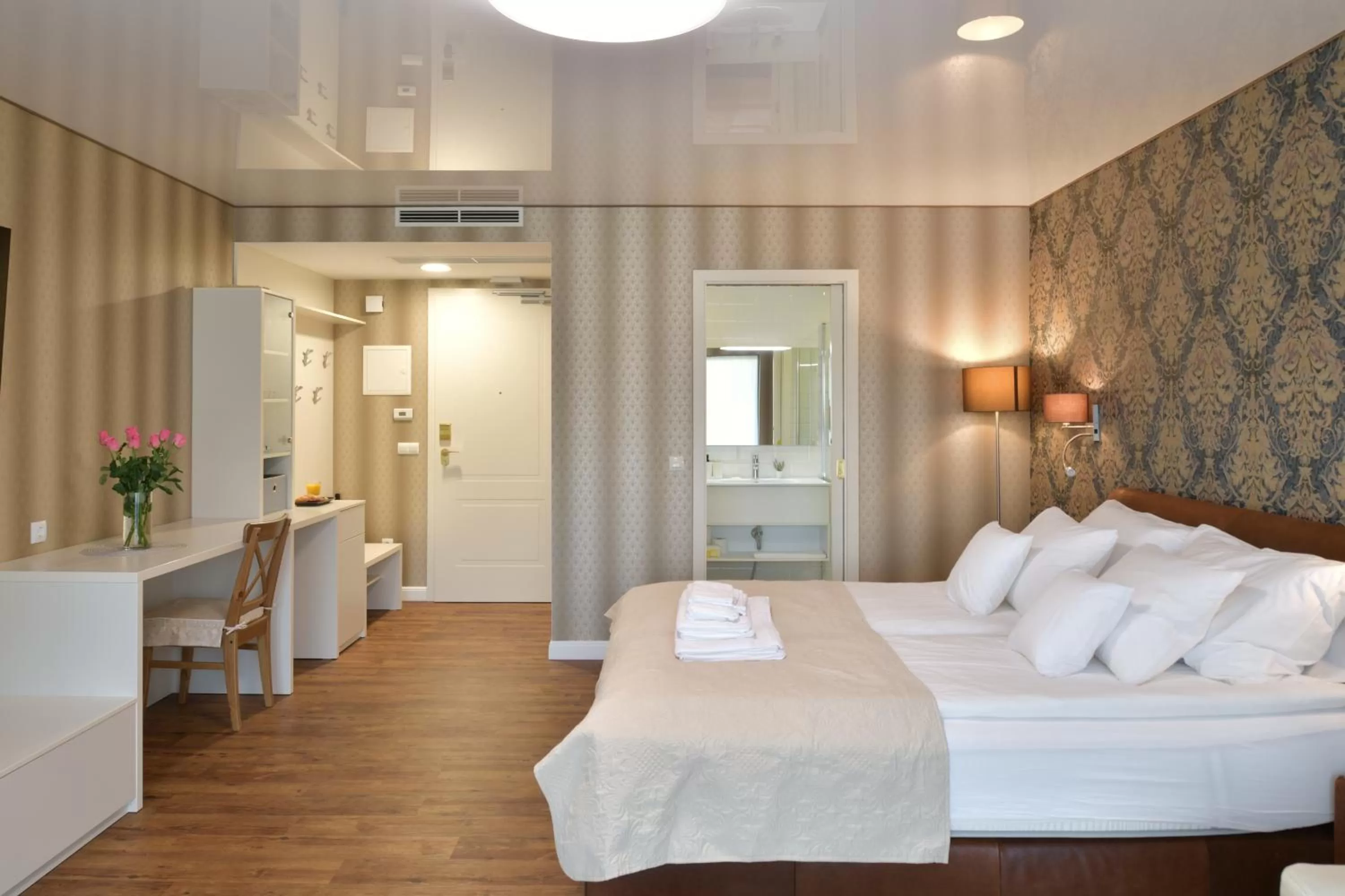 Photo of the whole room, Bed in TI Hotel