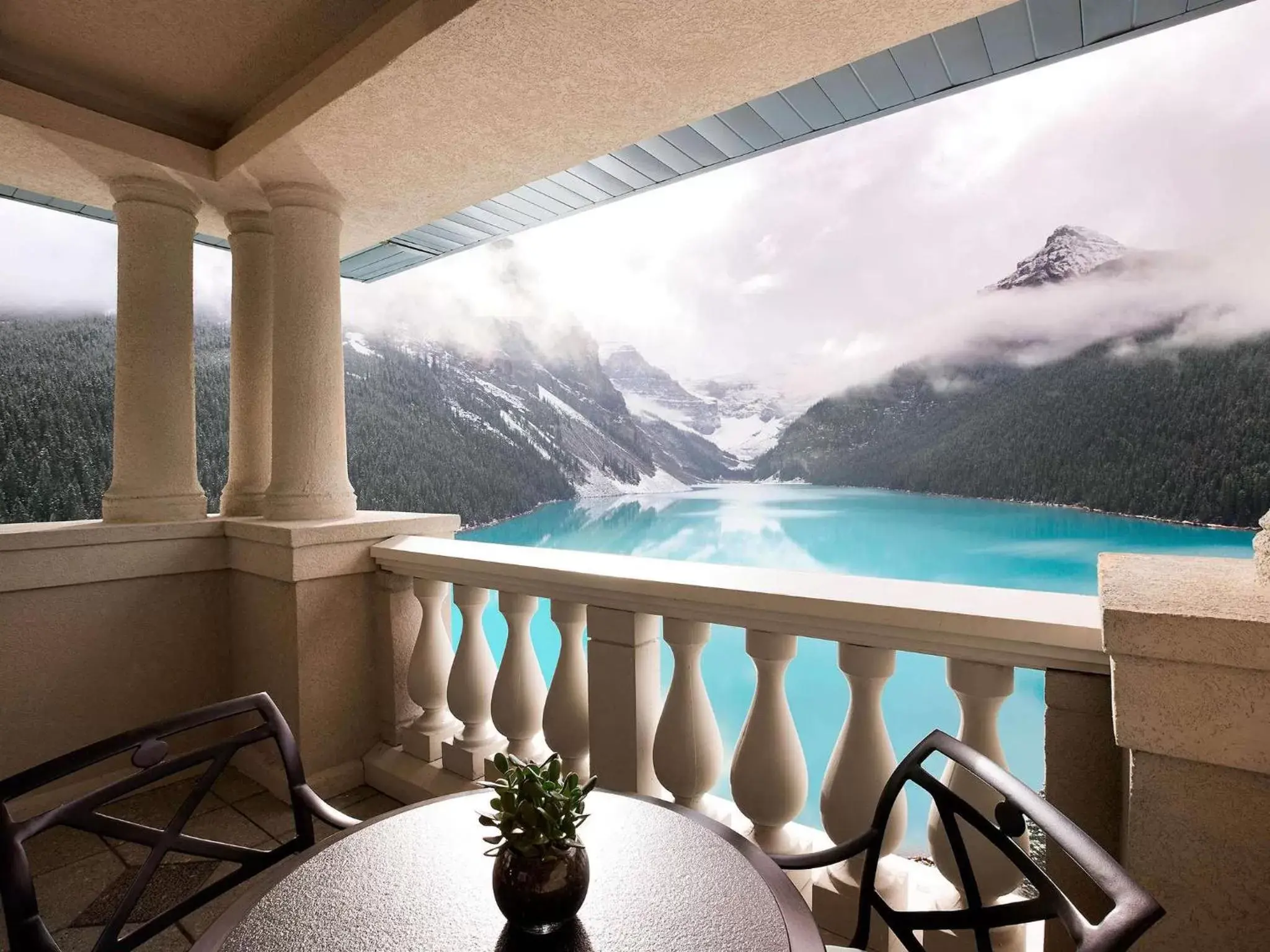 Photo of the whole room, Pool View in Fairmont Château Lake Louise