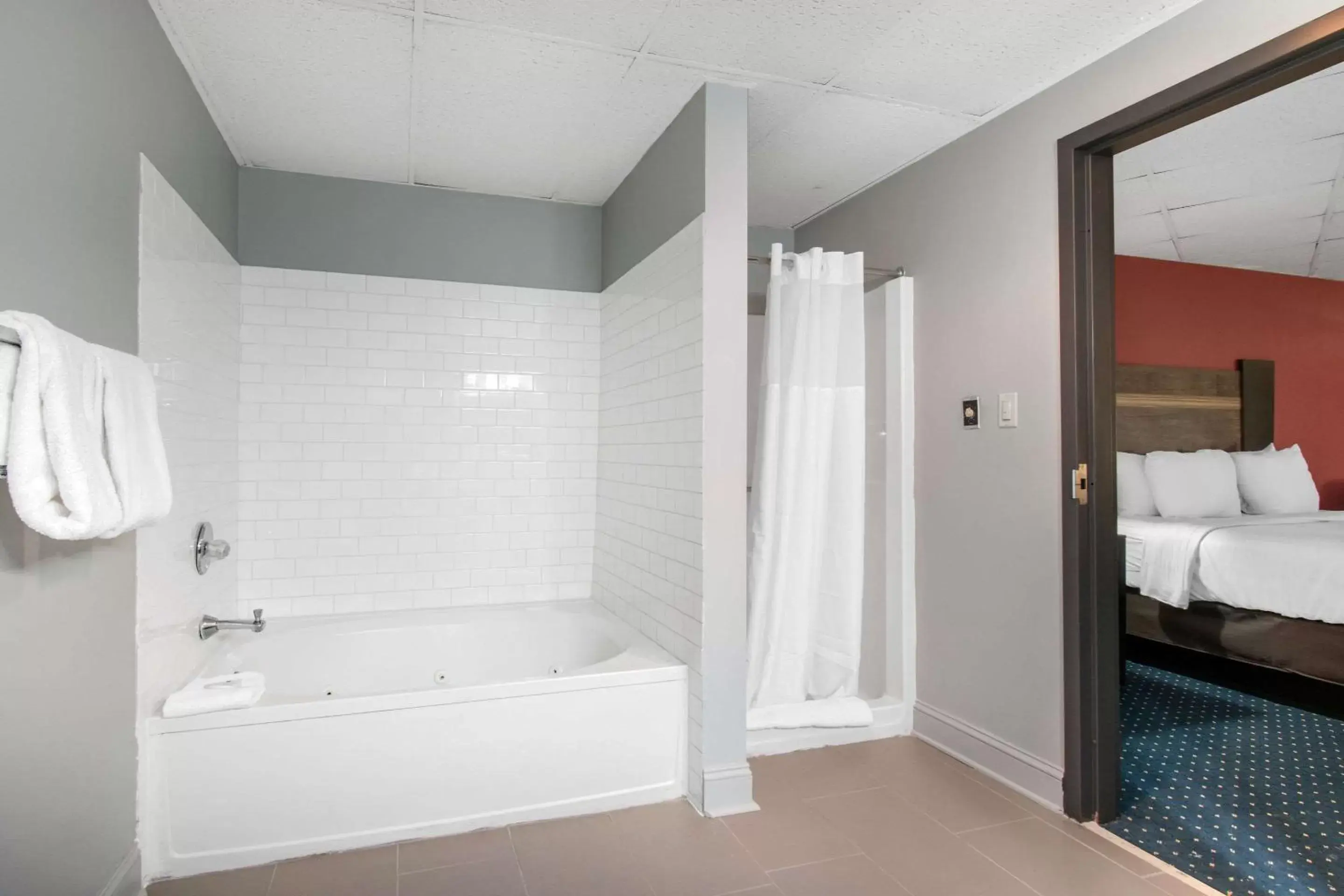 Bedroom, Bathroom in Quality Inn Carlisle PA