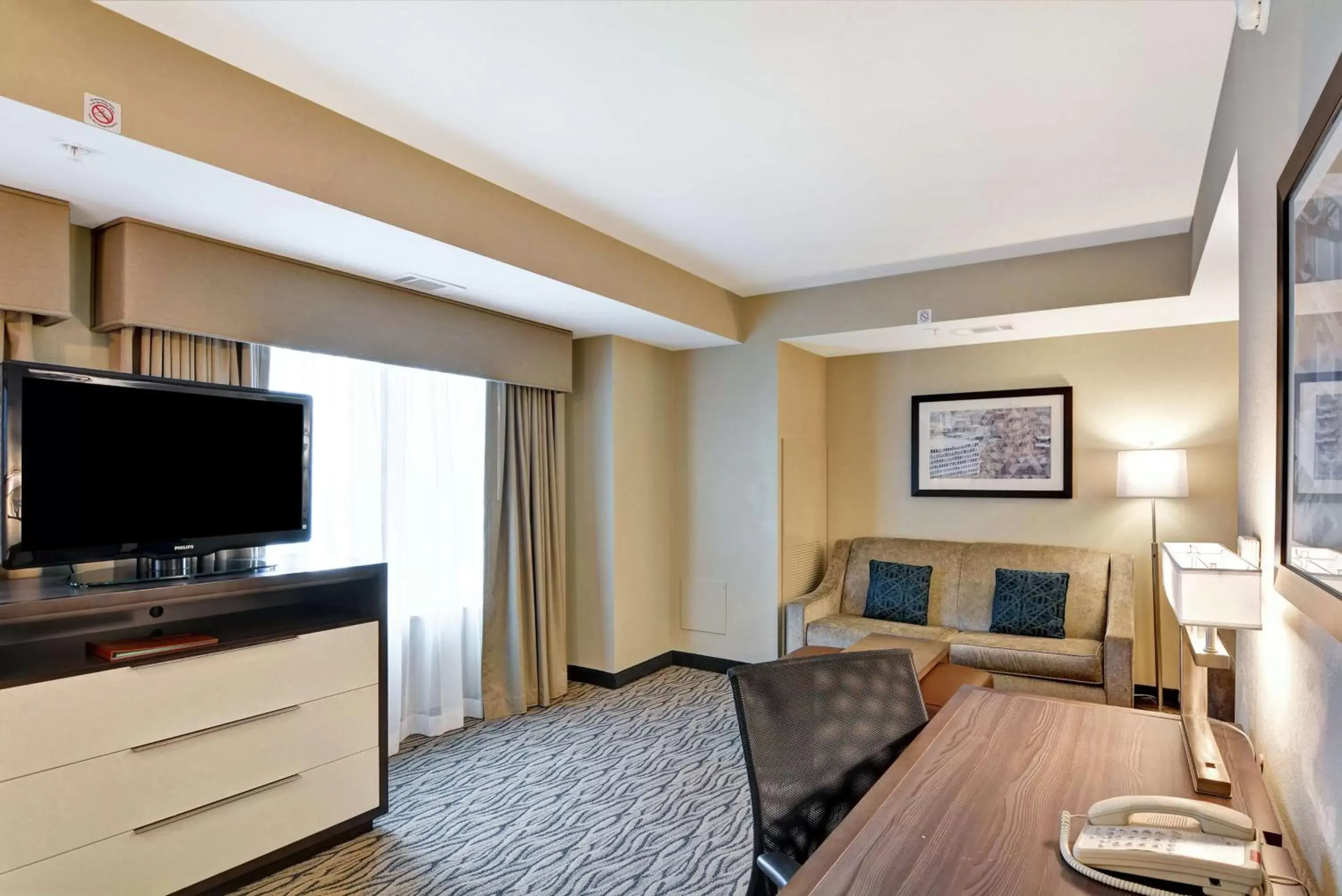 Bedroom, TV/Entertainment Center in Homewood Suites by Hilton Houston Near the Galleria