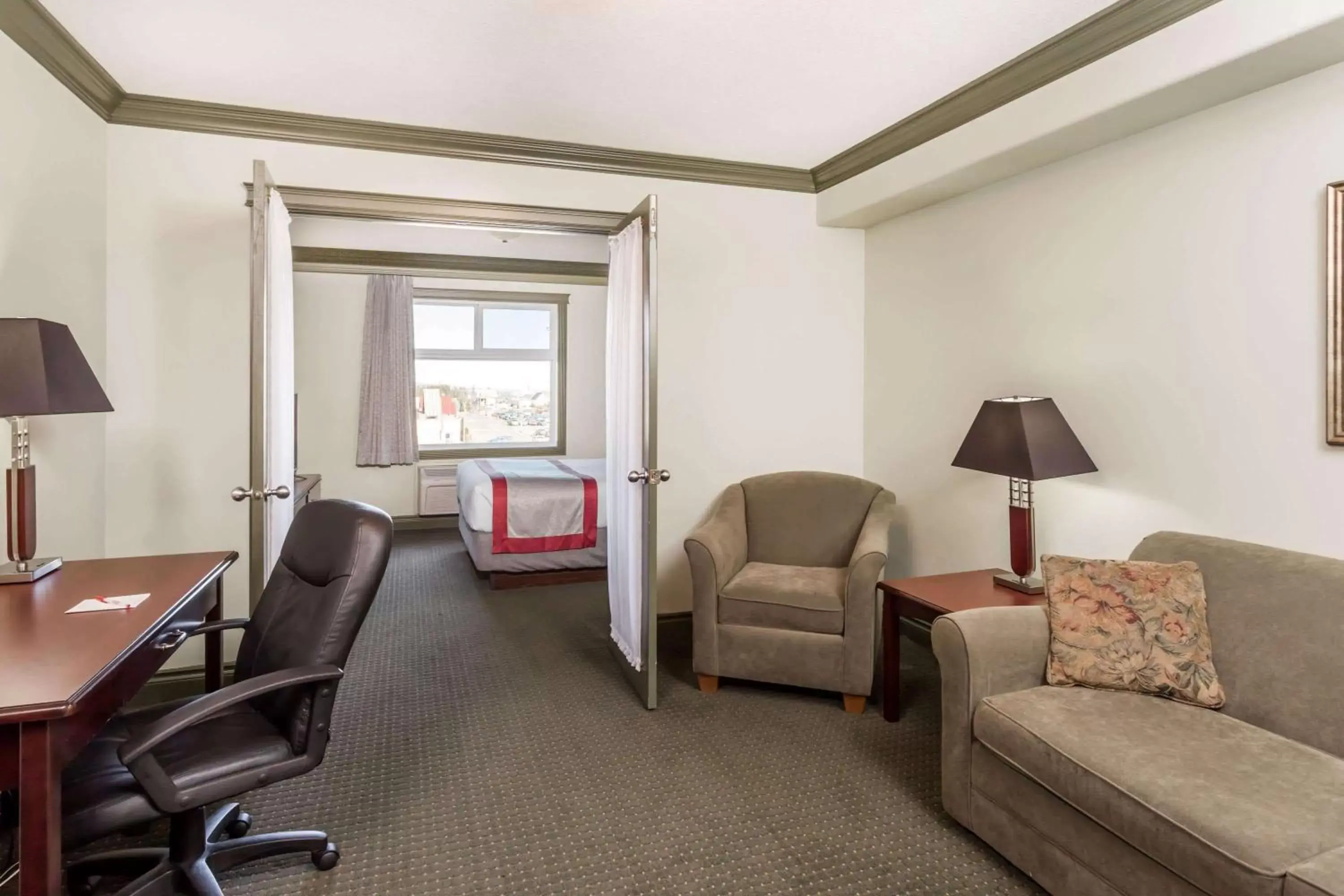 Bed, Seating Area in Ramada by Wyndham Hinton