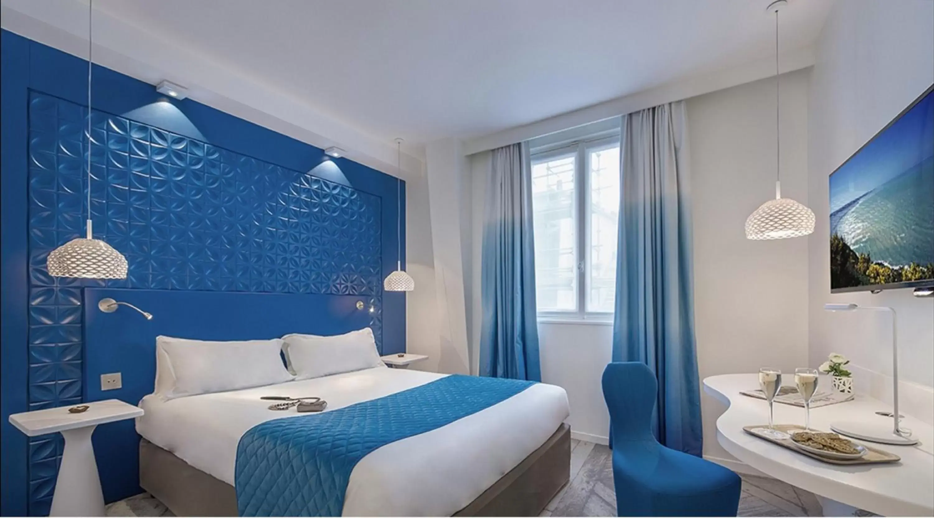 Photo of the whole room, Bed in Holiday Inn Paris Gare de l'Est, an IHG Hotel
