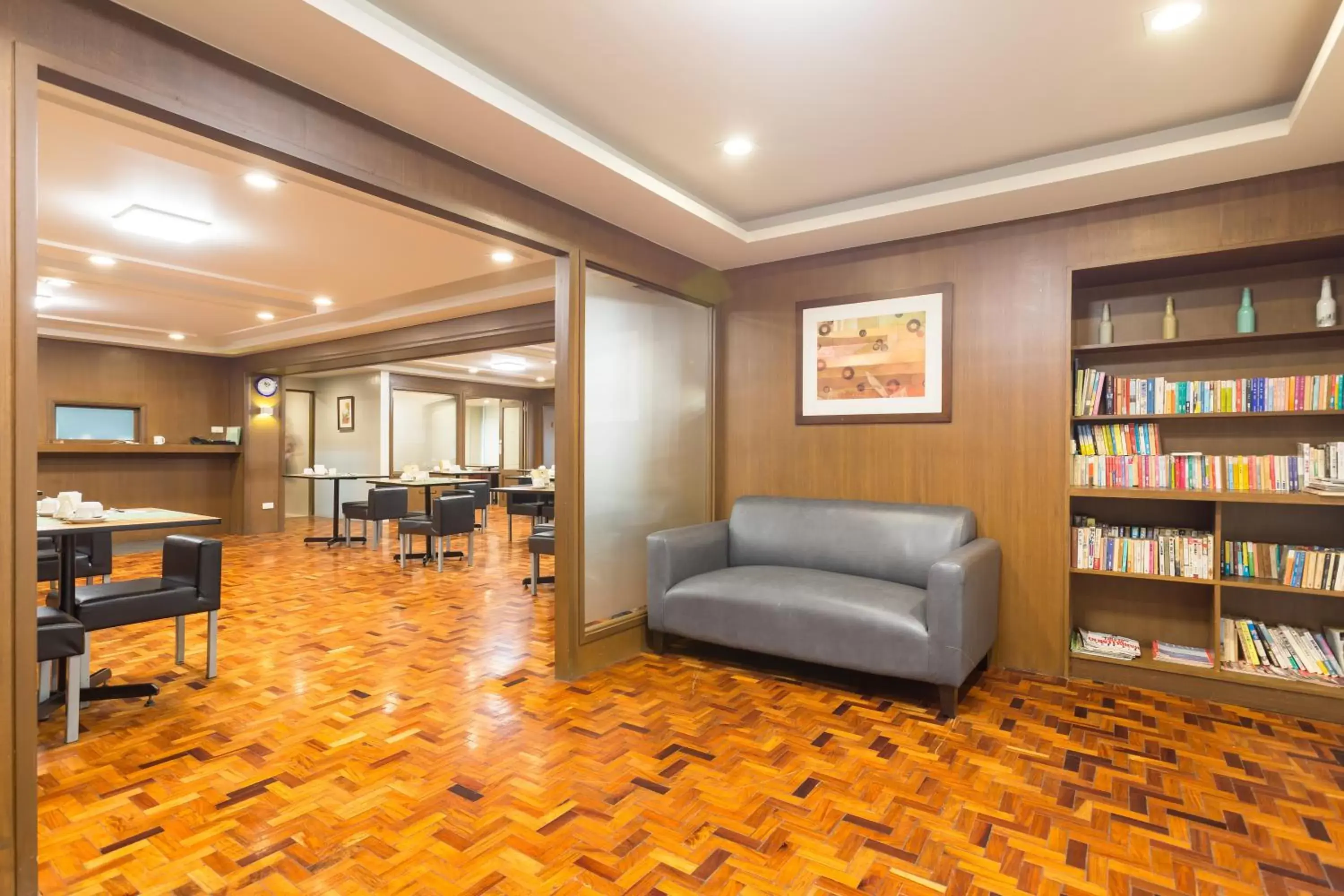 Breakfast, Seating Area in Tropicana Suites