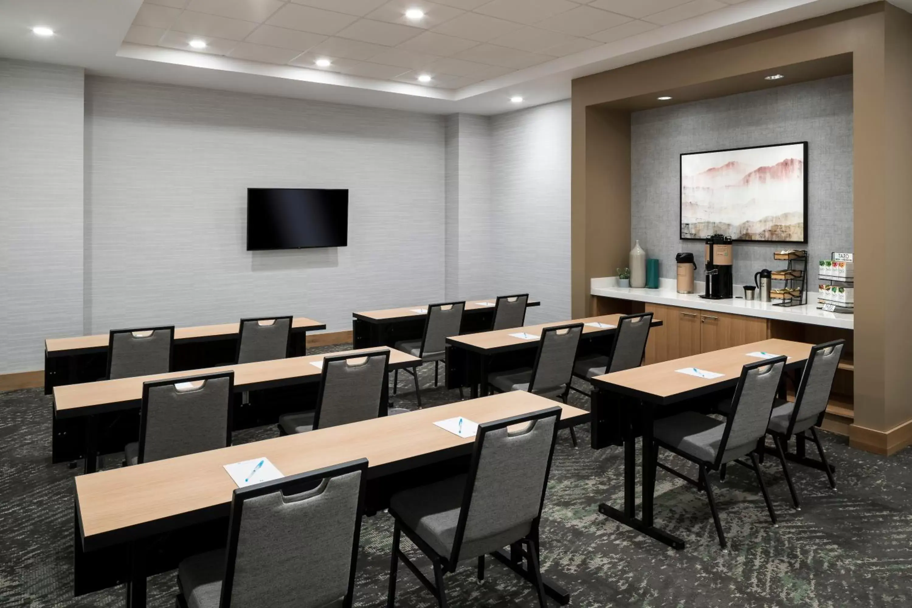 Meeting/conference room, Restaurant/Places to Eat in Hyatt House Tempe Phoenix University