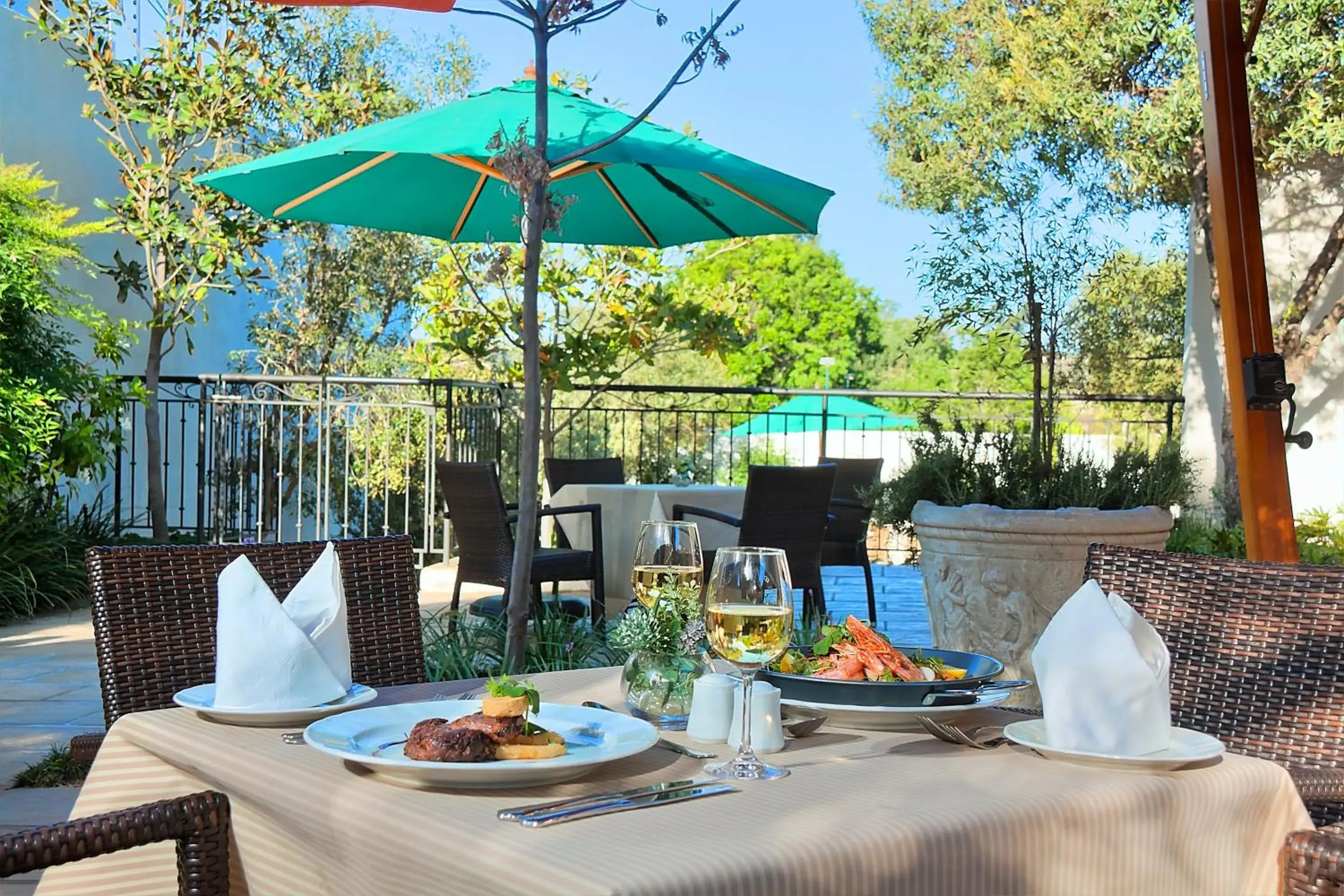 Balcony/Terrace, Restaurant/Places to Eat in The Syrene Boutique Hotel