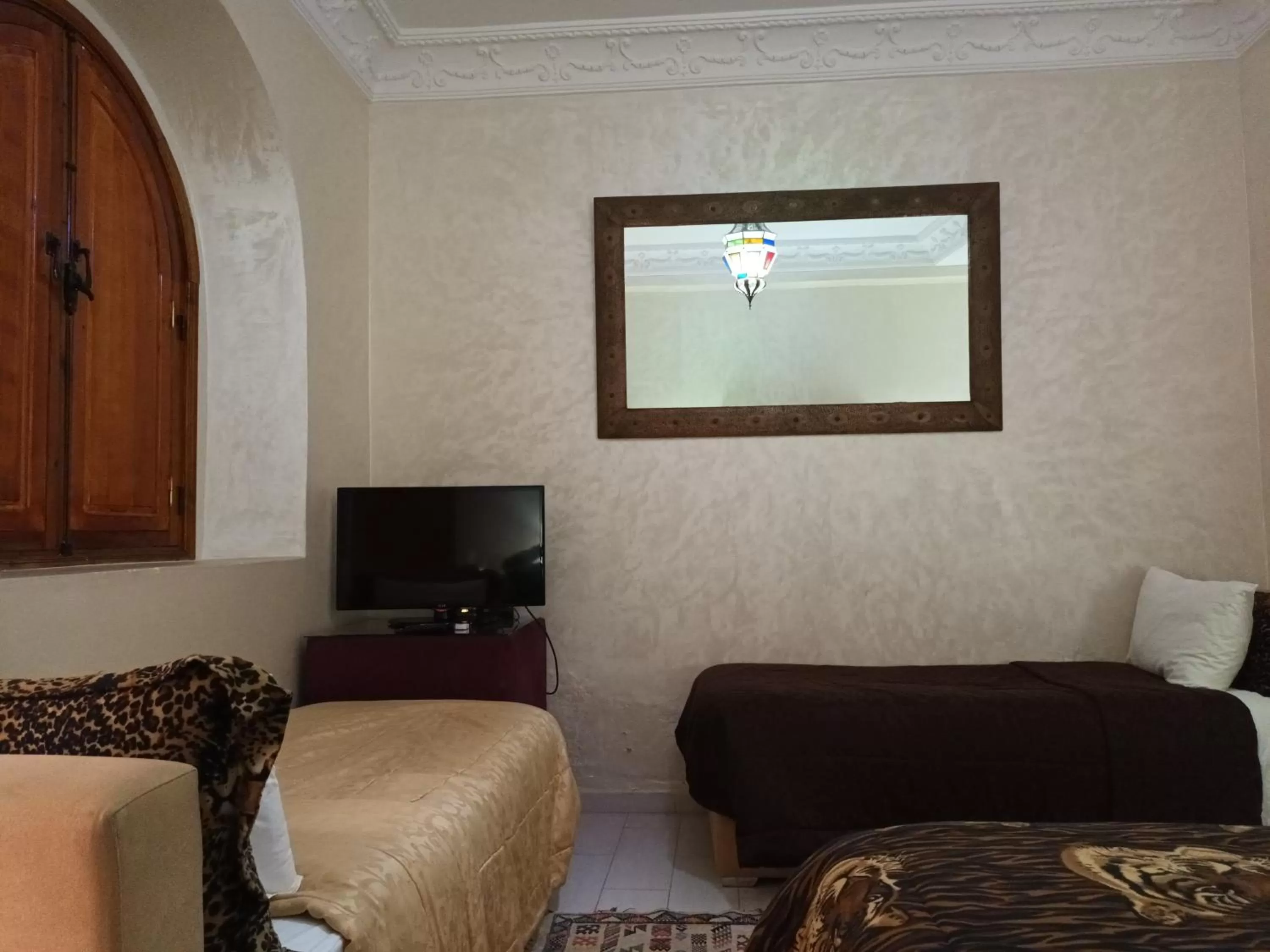 Communal lounge/ TV room in Riad Dar Attika