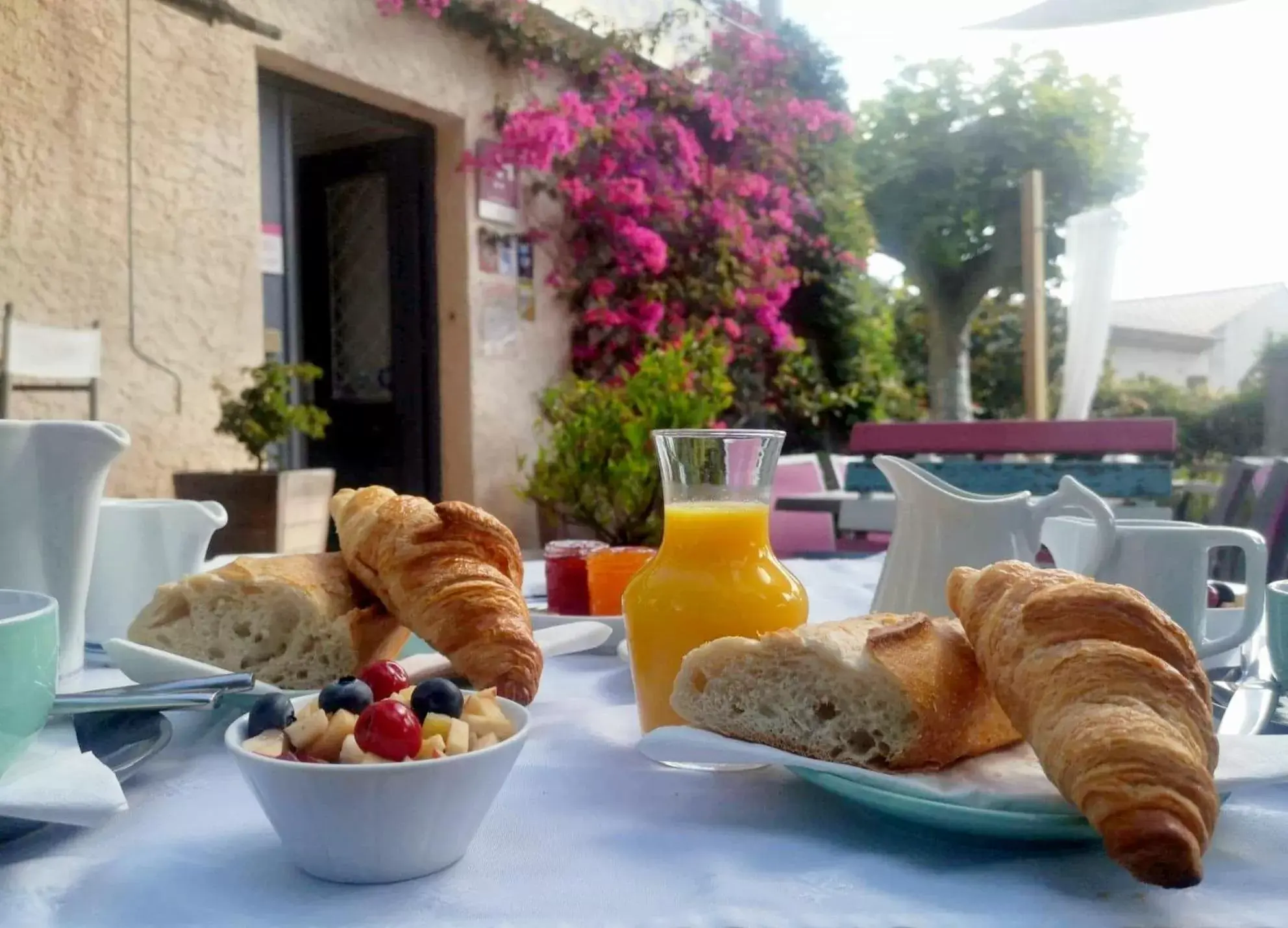 Breakfast in Hôtel Auberge Provençale