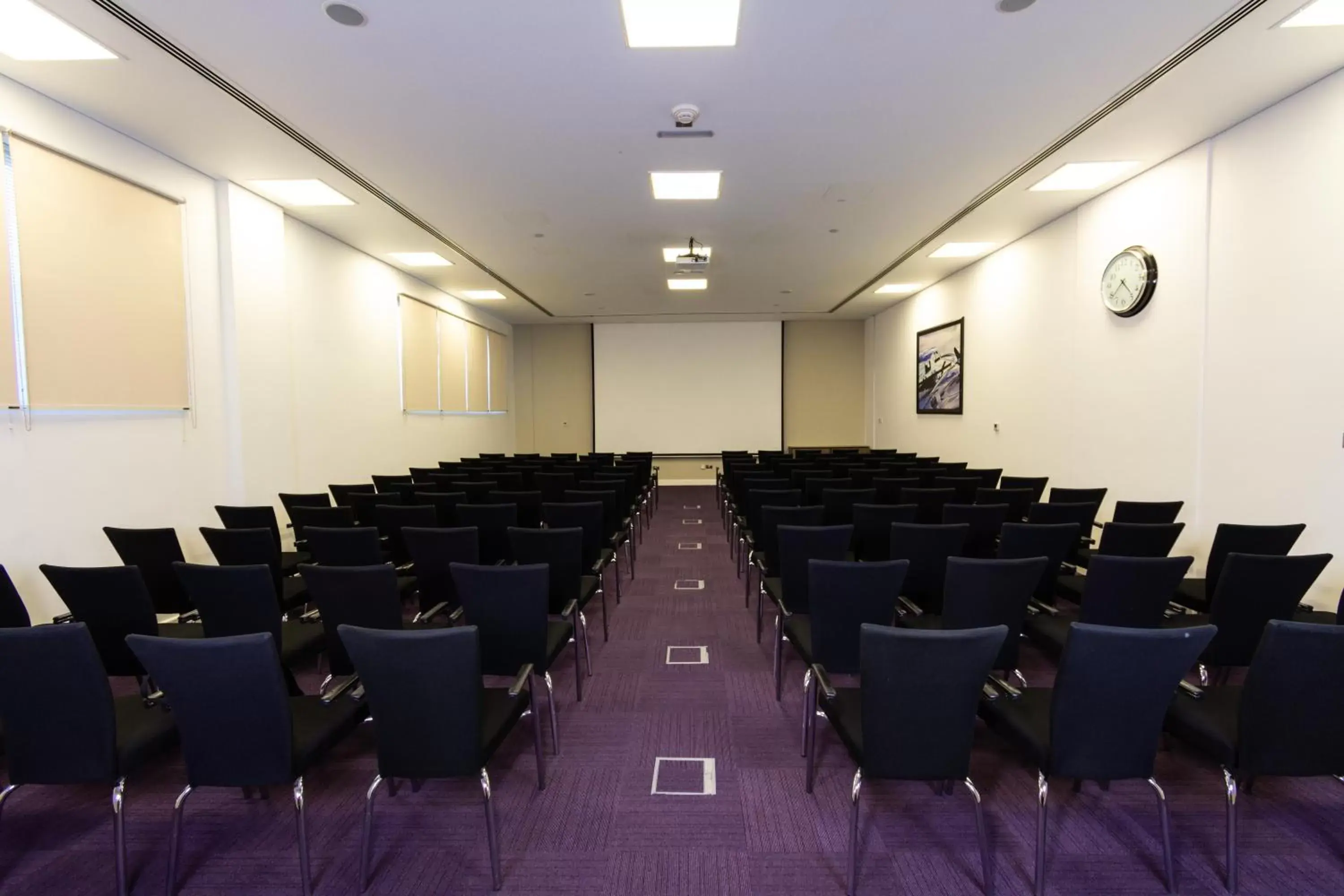 Meeting/conference room in Premier Inn Abu Dhabi International Airport