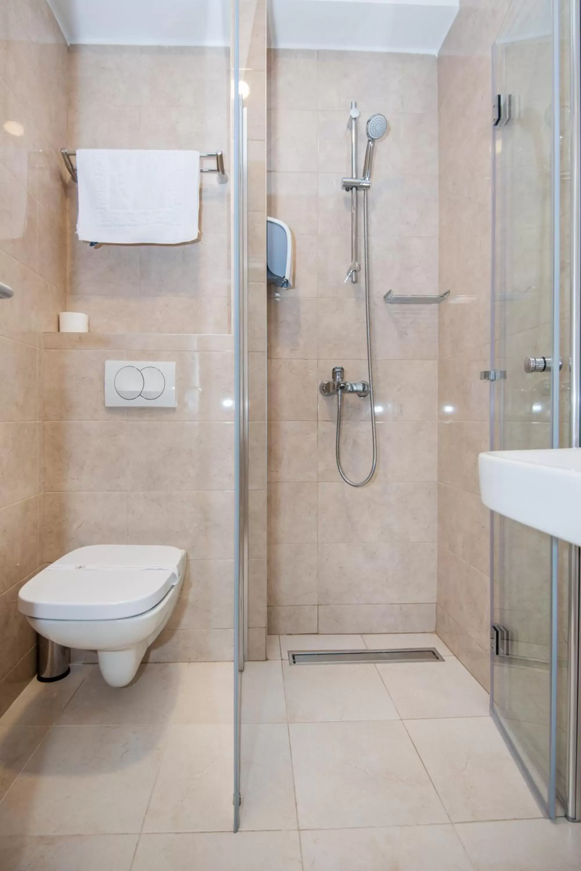 Shower, Bathroom in Hotel Vlaho