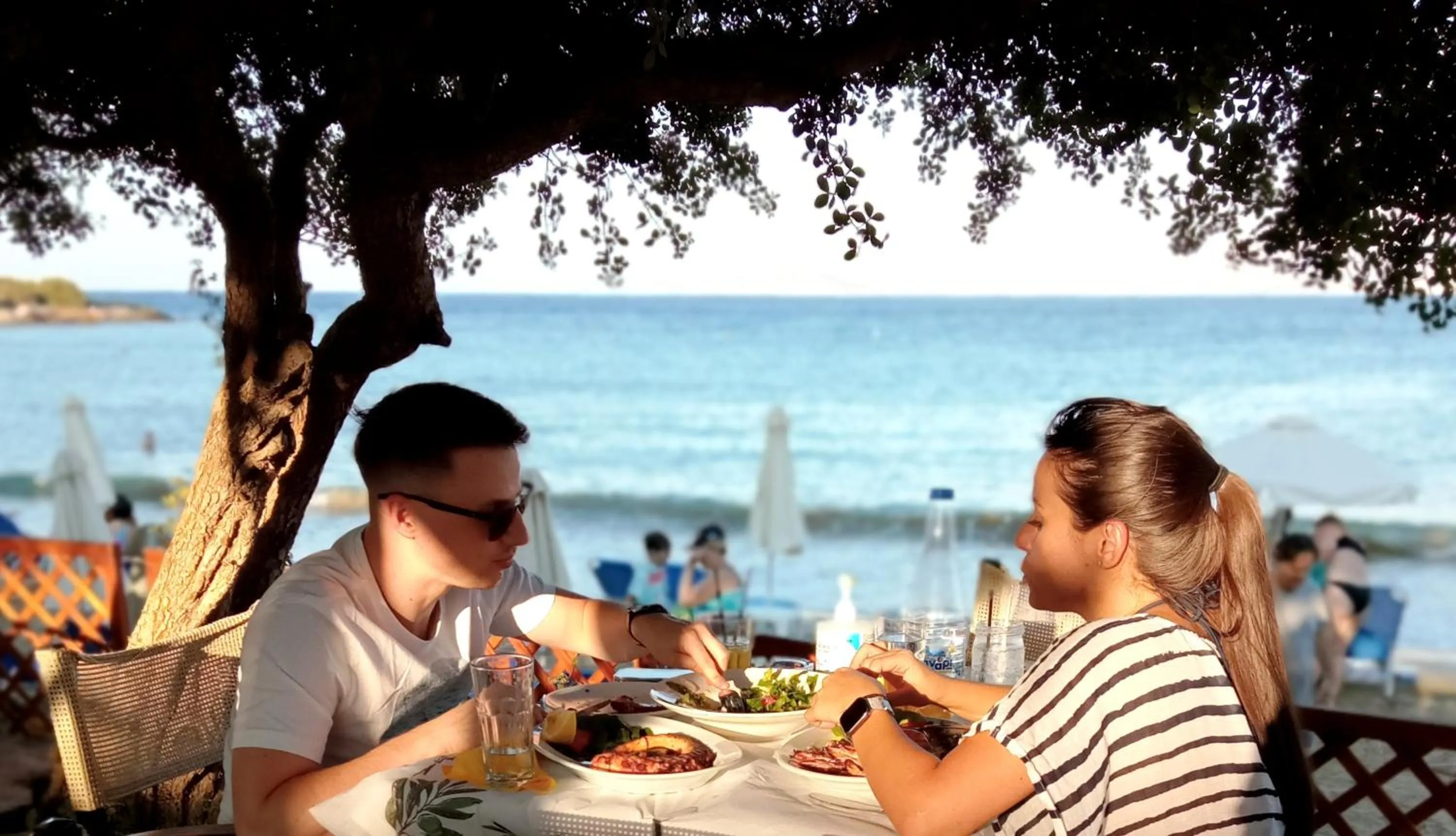 Restaurant/places to eat in Faedra Beach