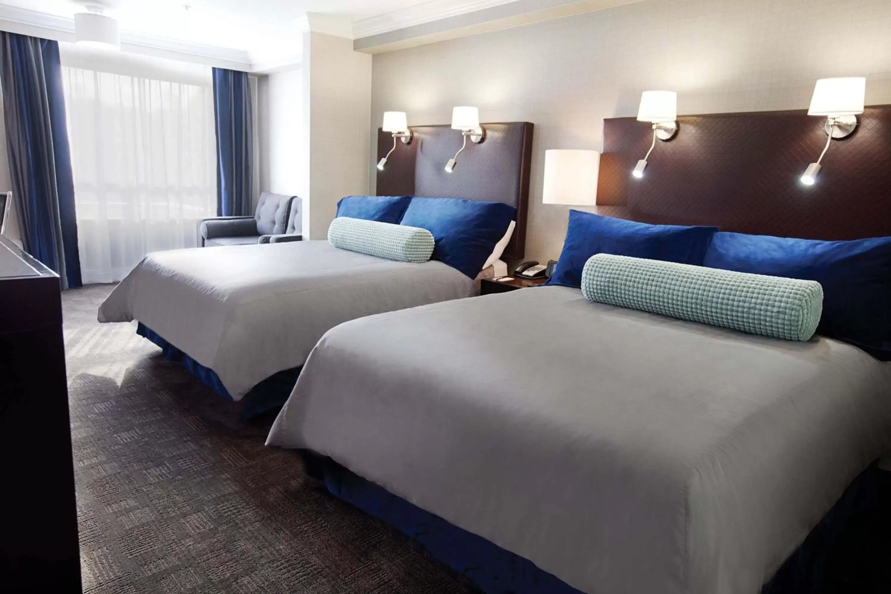Bedroom, Bed in Sandman Signature Langley Hotel