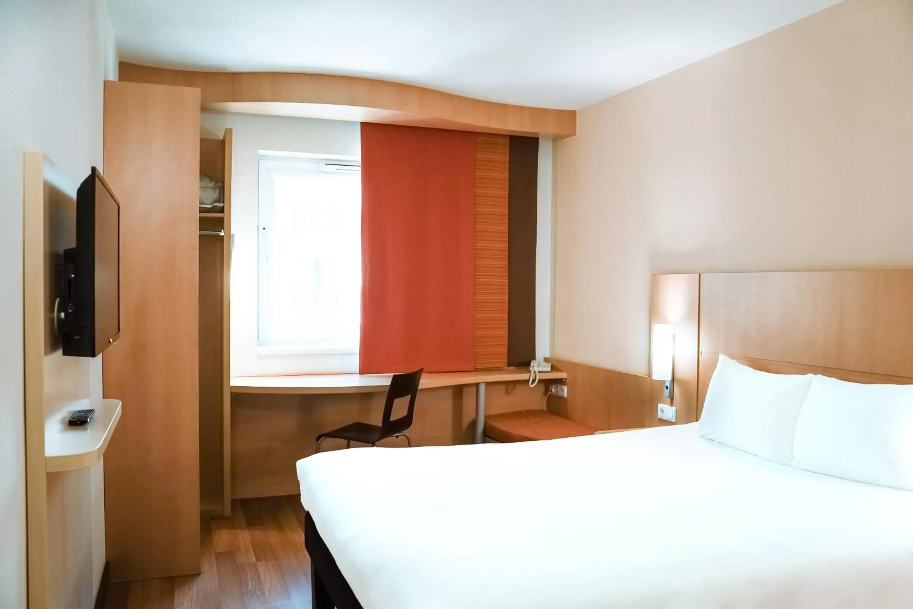 Bedroom, Bed in Ibis Győr