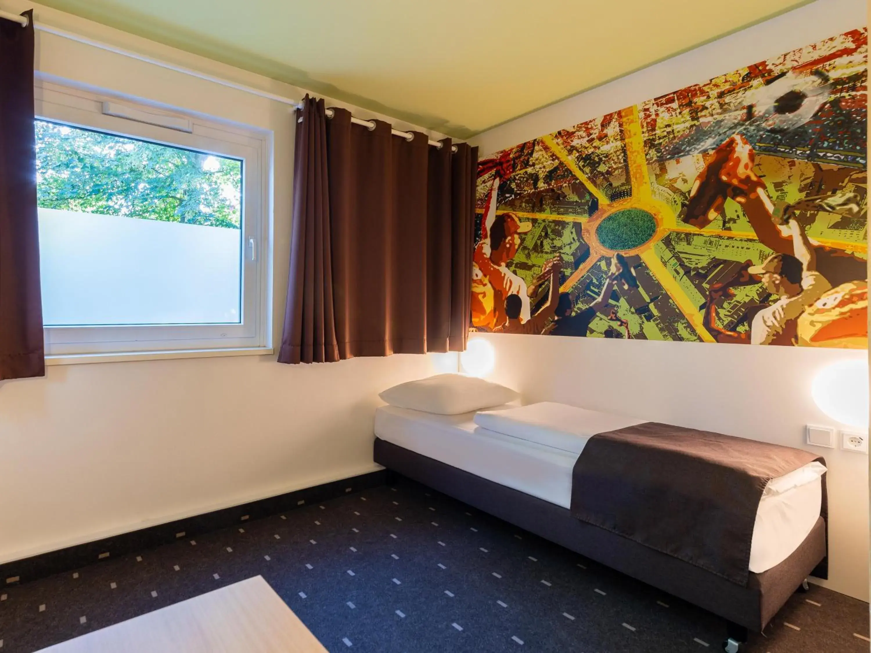 Photo of the whole room, Bed in B&B Hotel Dortmund Messe