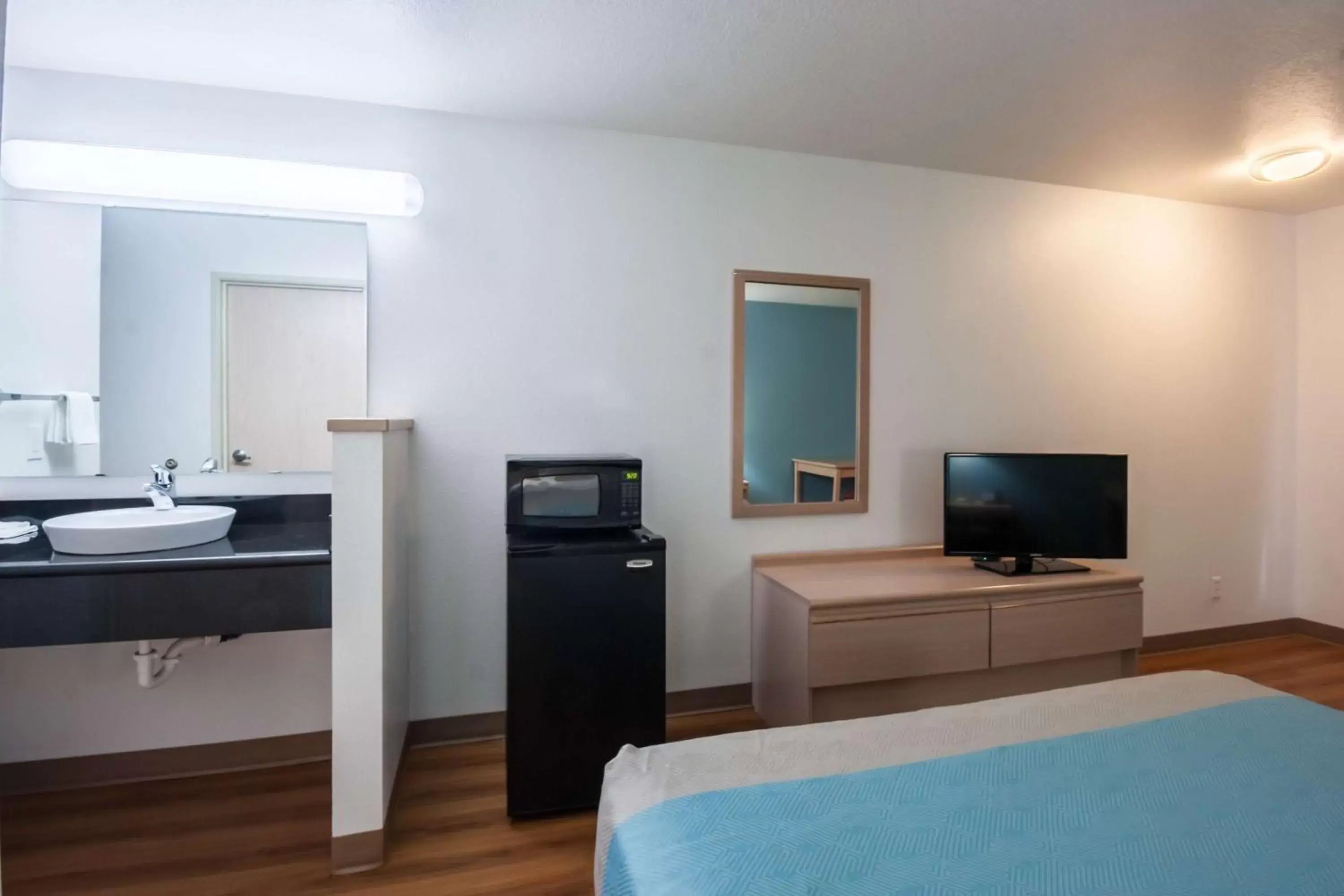 Bathroom, TV/Entertainment Center in Motel 6-Seaside, OR