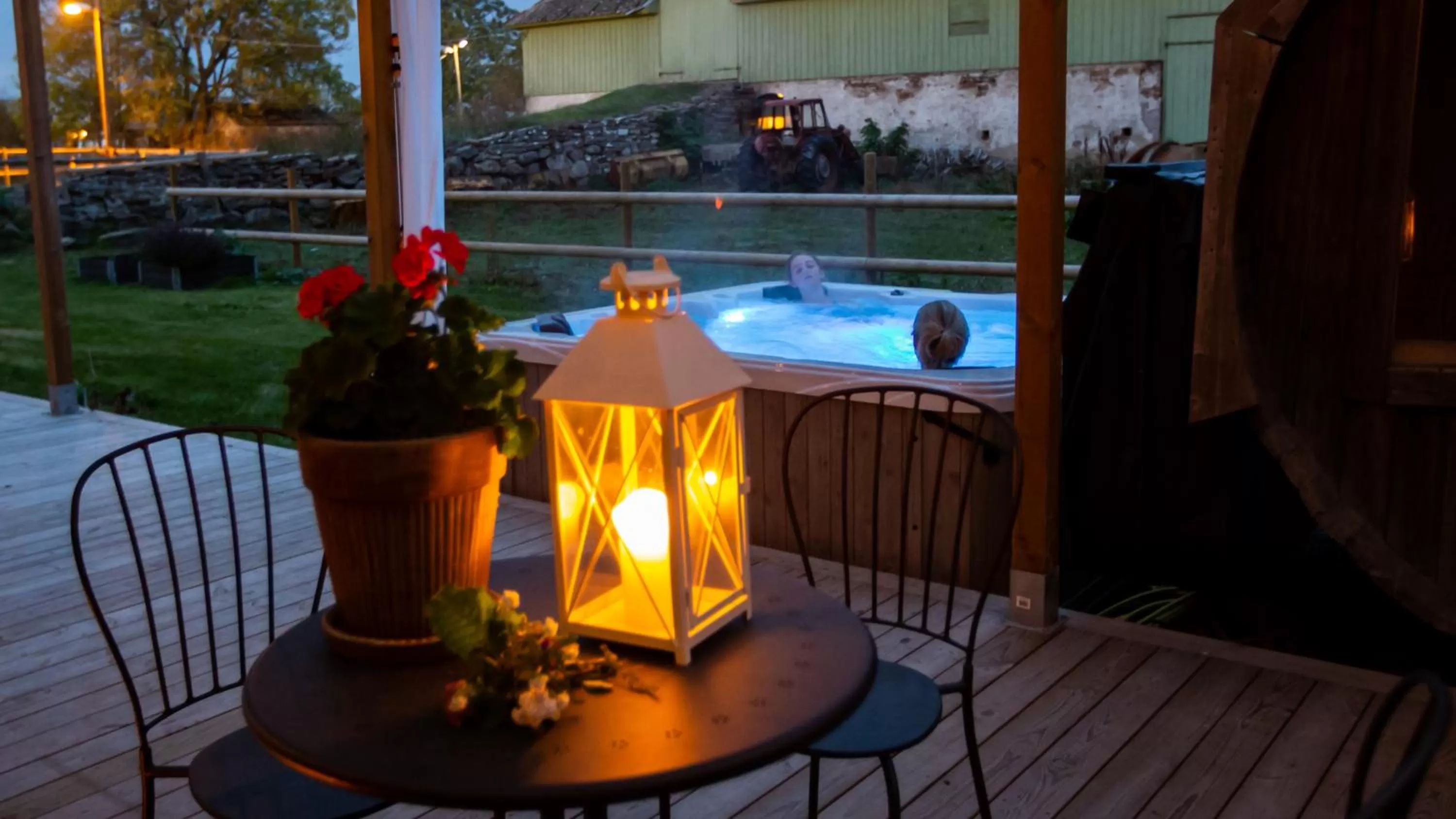 Hot Tub in Ölands Yoga Studio & Islandshästar, Stugor & Rum