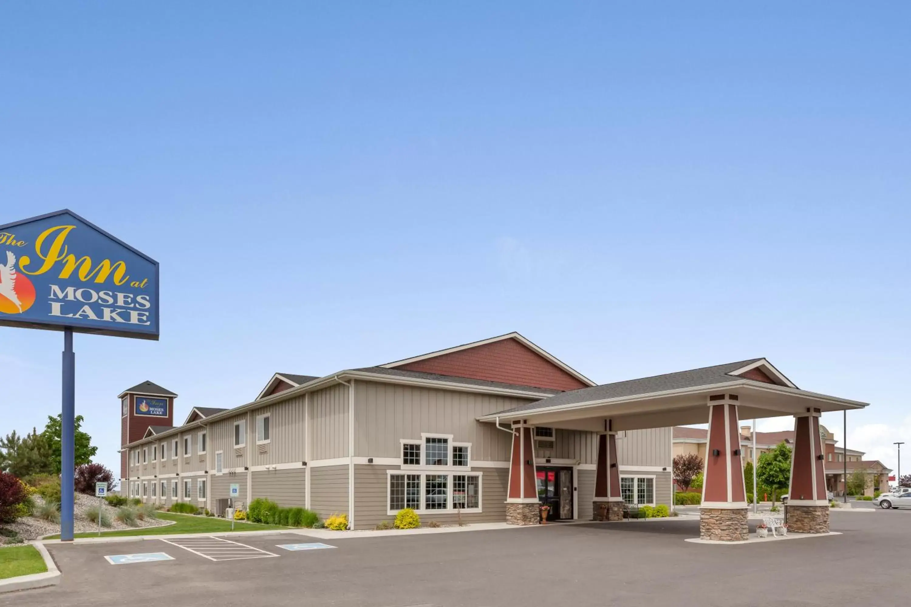 Property Building in Inn at Moses Lake