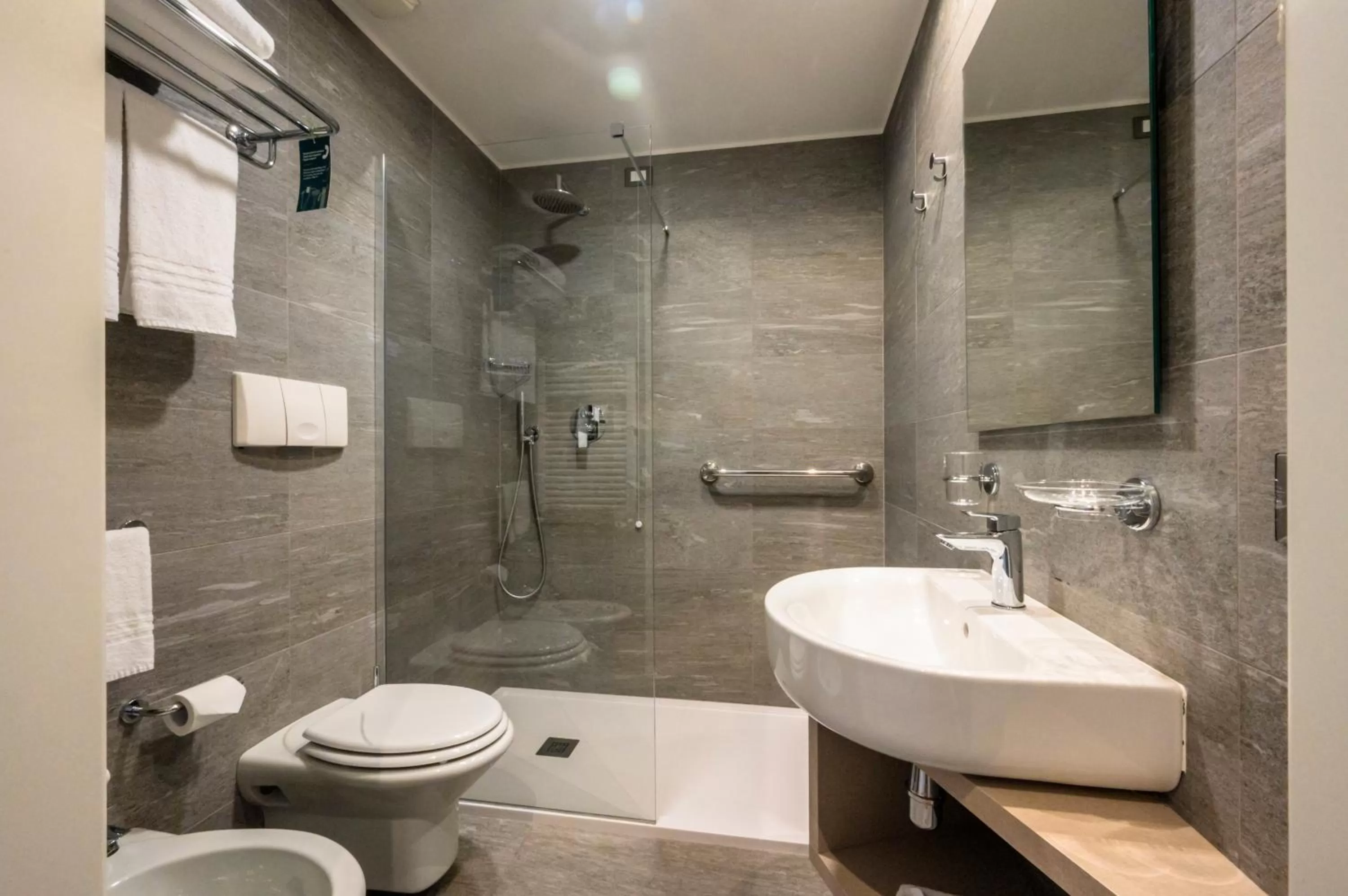 Bathroom in Airport Hotel Bergamo