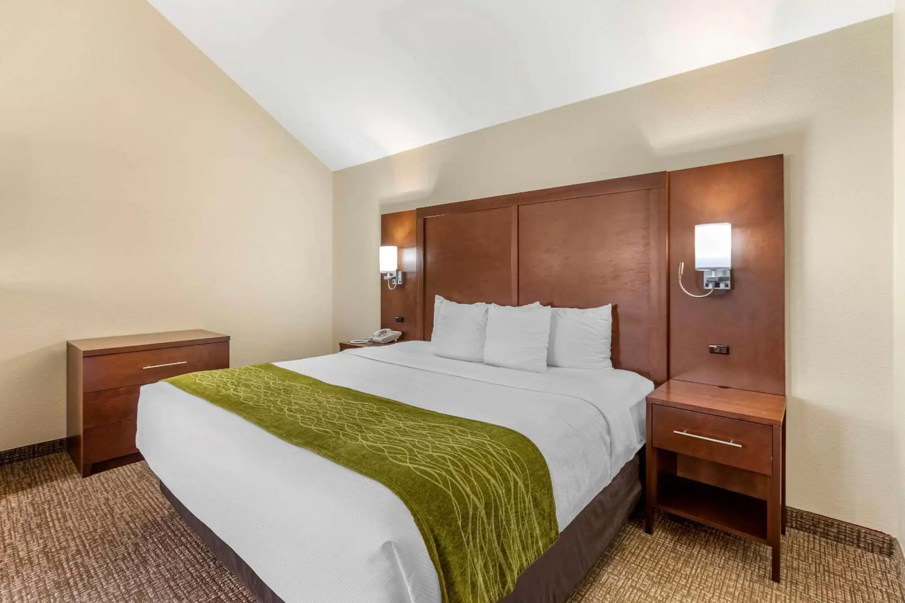 Photo of the whole room, Bed in Comfort Inn & Suites Greeley