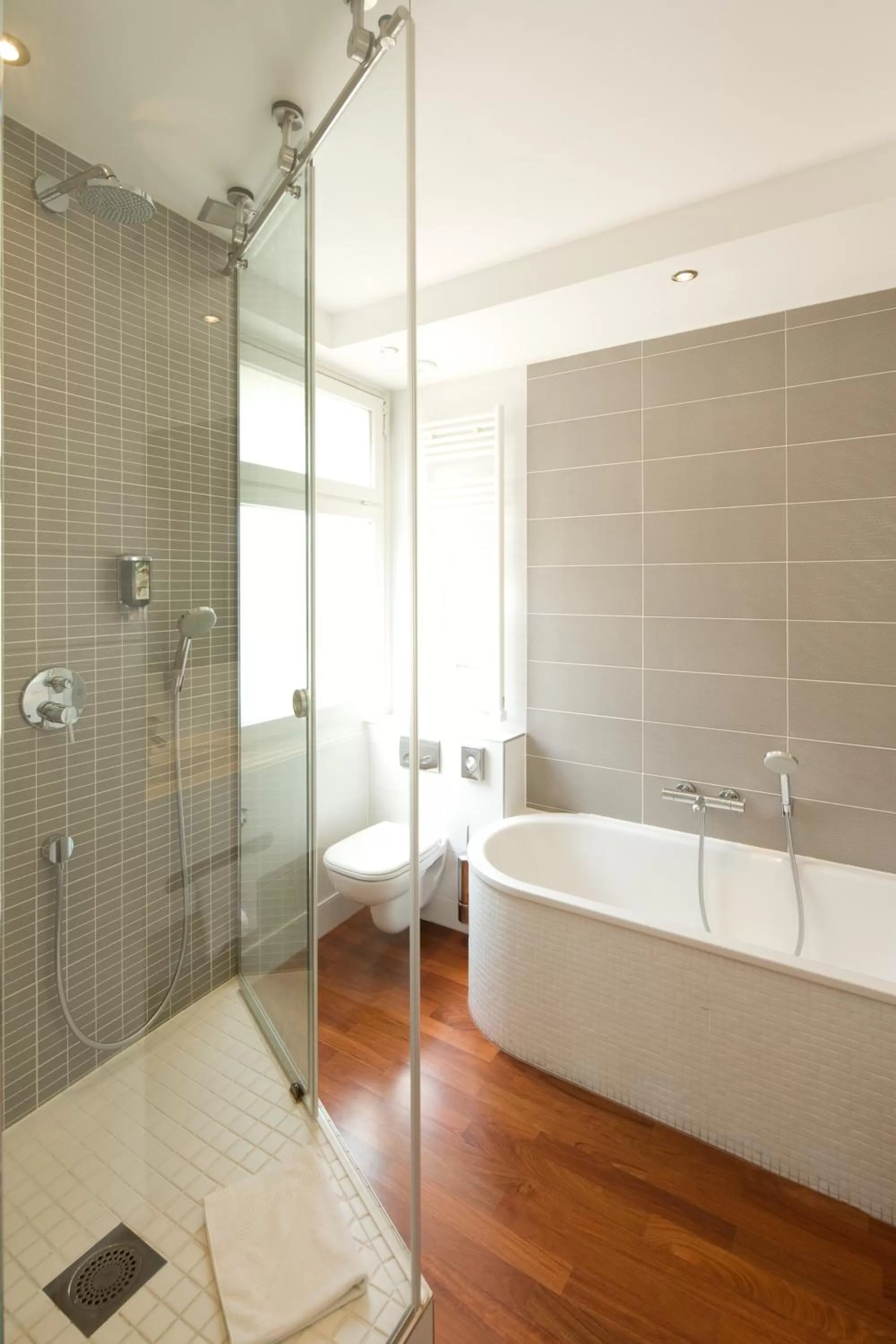 HANNONG Hotel & Wine Bar