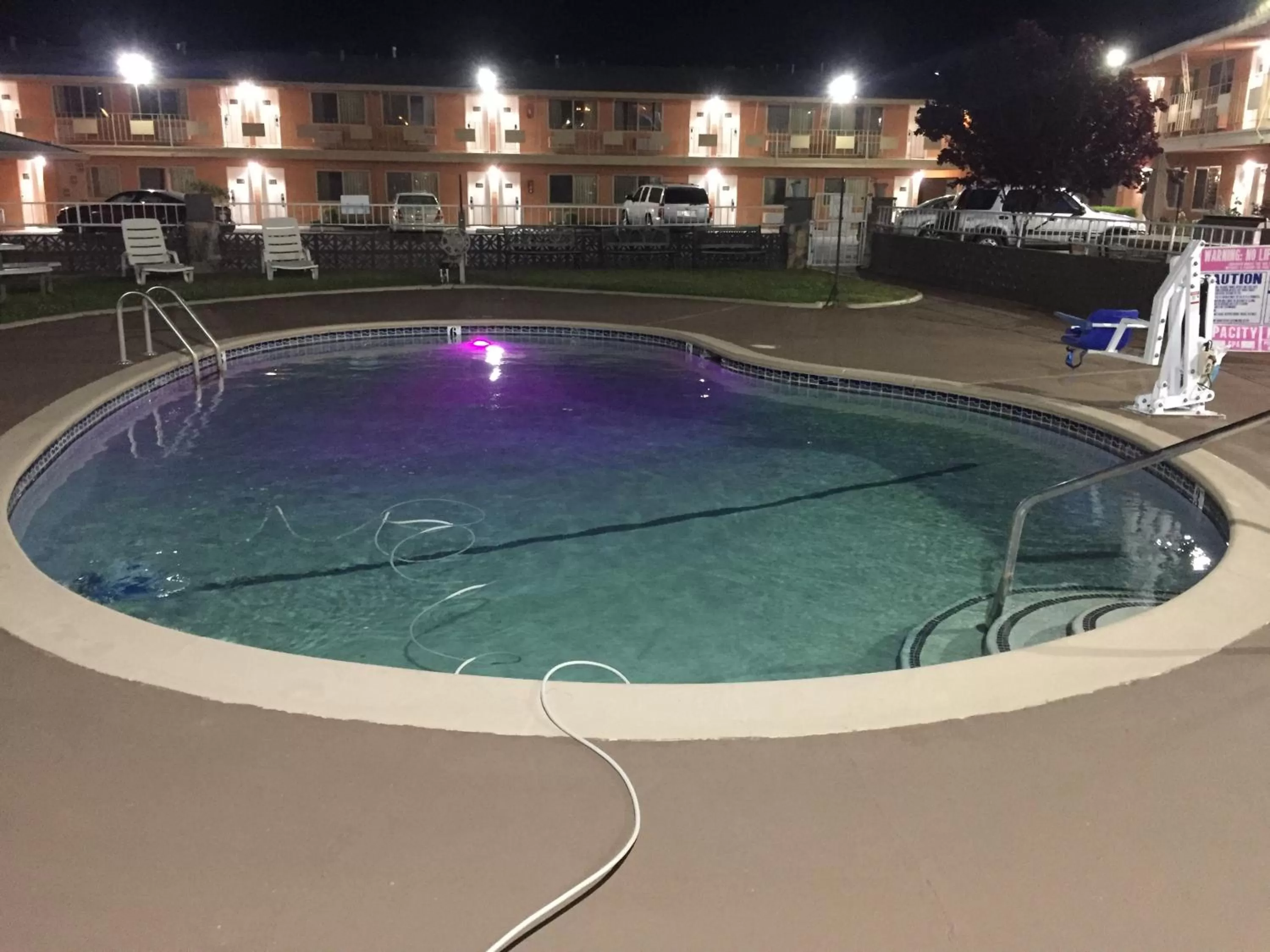 Swimming Pool in Americas Best Value Inn Red Bluff