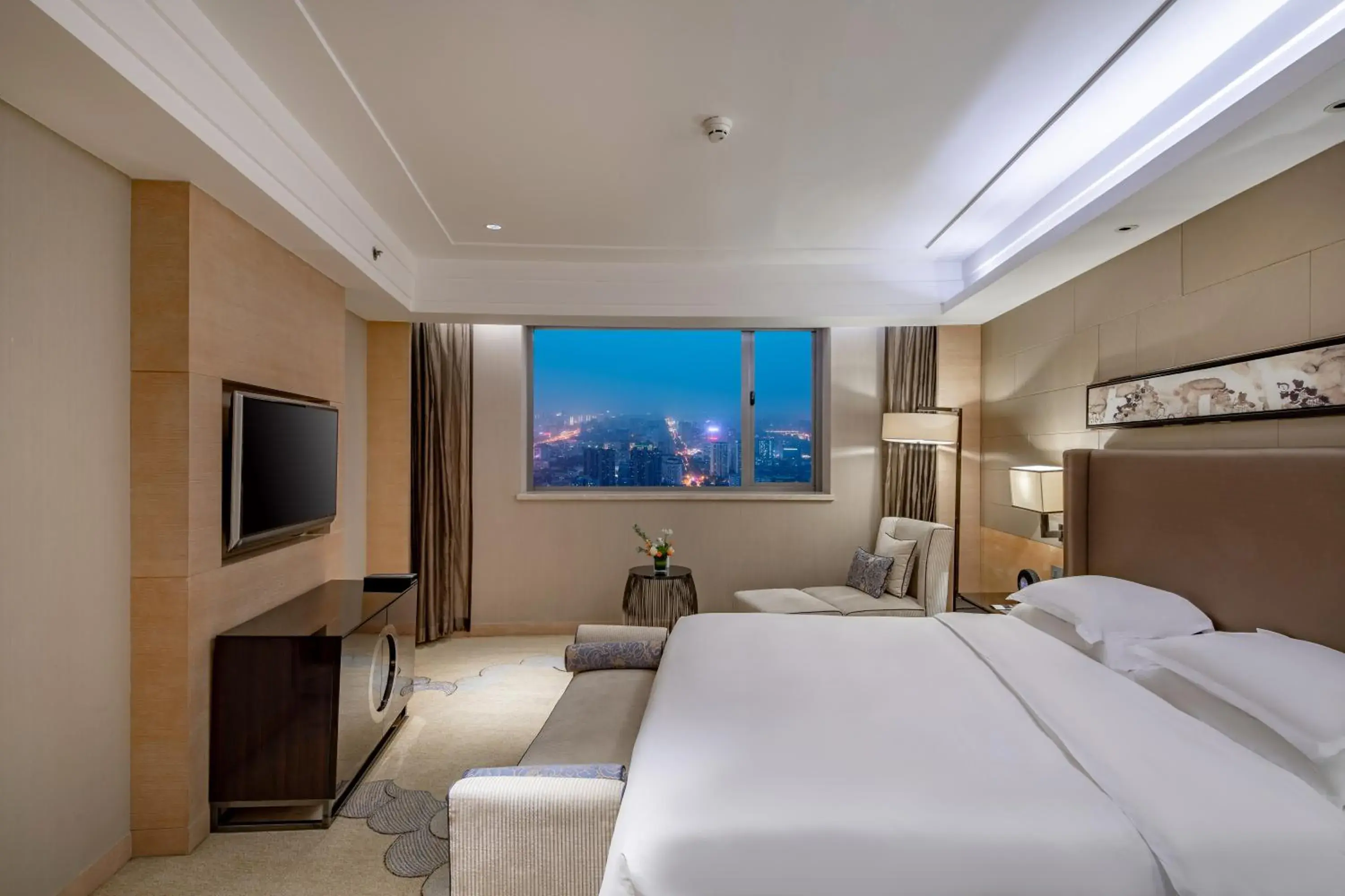 Bedroom, Bed in Crowne Plaza Xi'an by IHG Bedroom, Bed in Crowne Plaza Xi'an by IHG