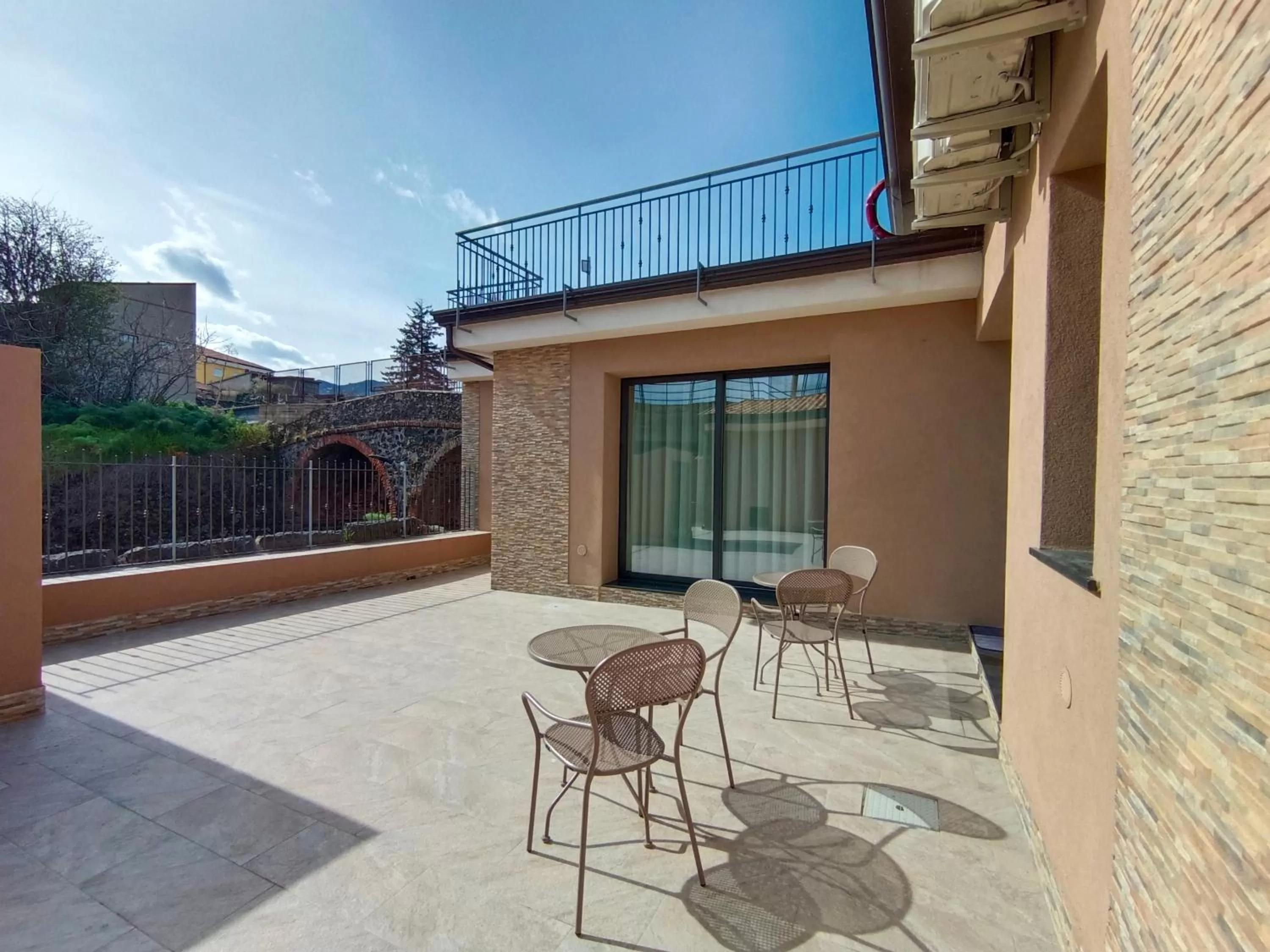 Kitchen or kitchenette, Balcony/Terrace in Diamond