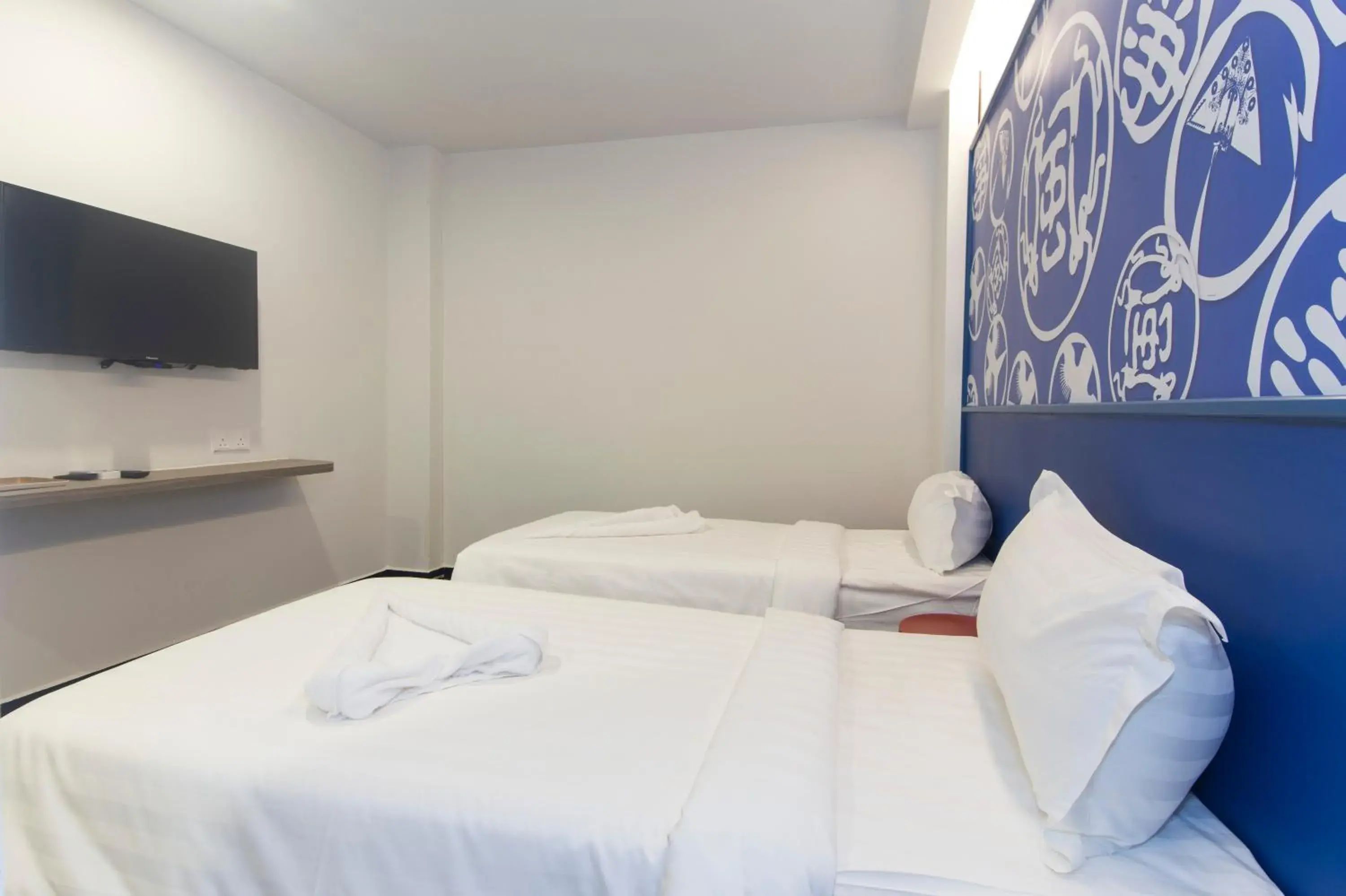 TV and multimedia, Bed in Kitez Hotel & Bunkz