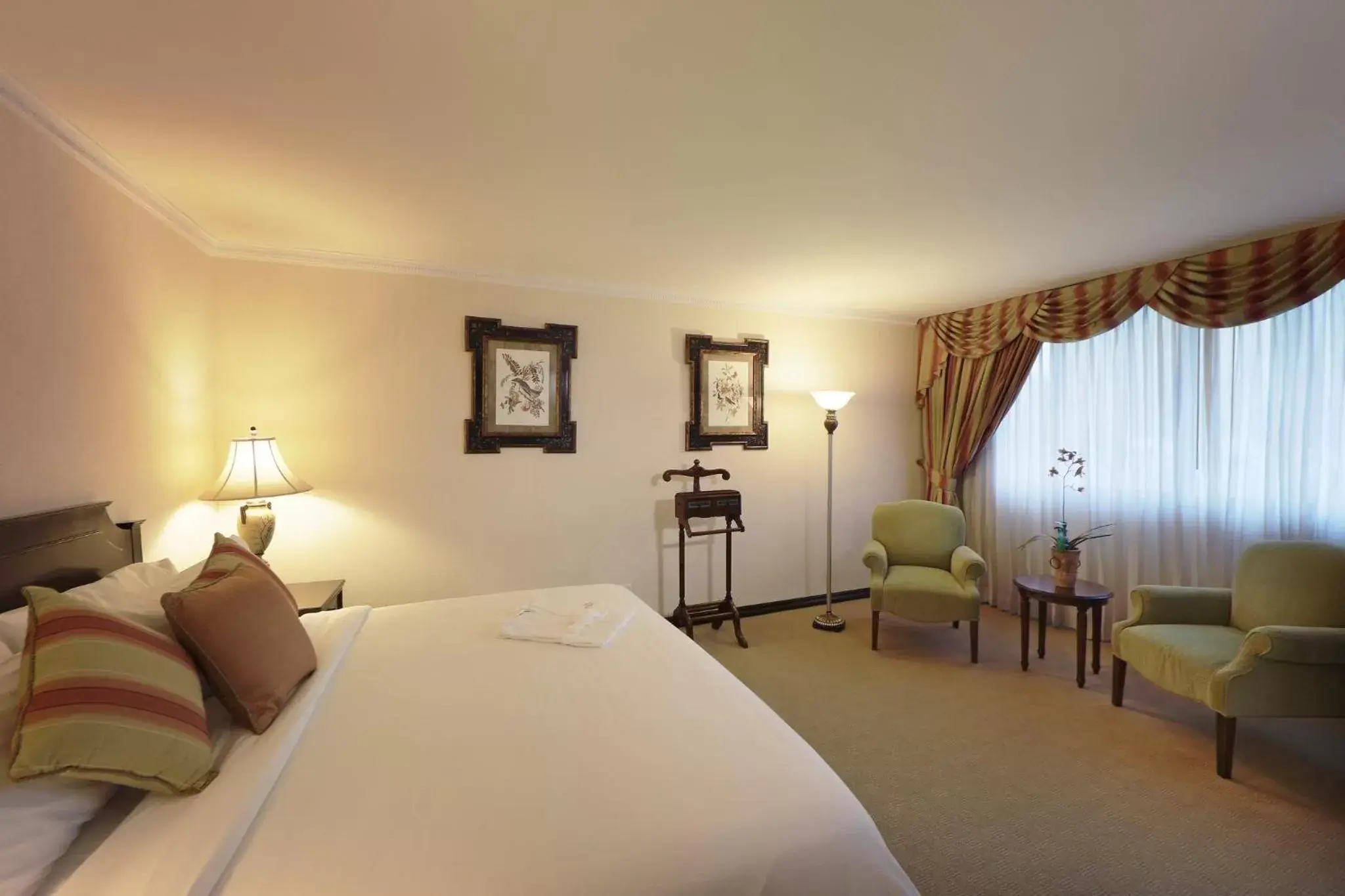 Bedroom, Bed in Crowne Plaza Panama, an IHG Hotel