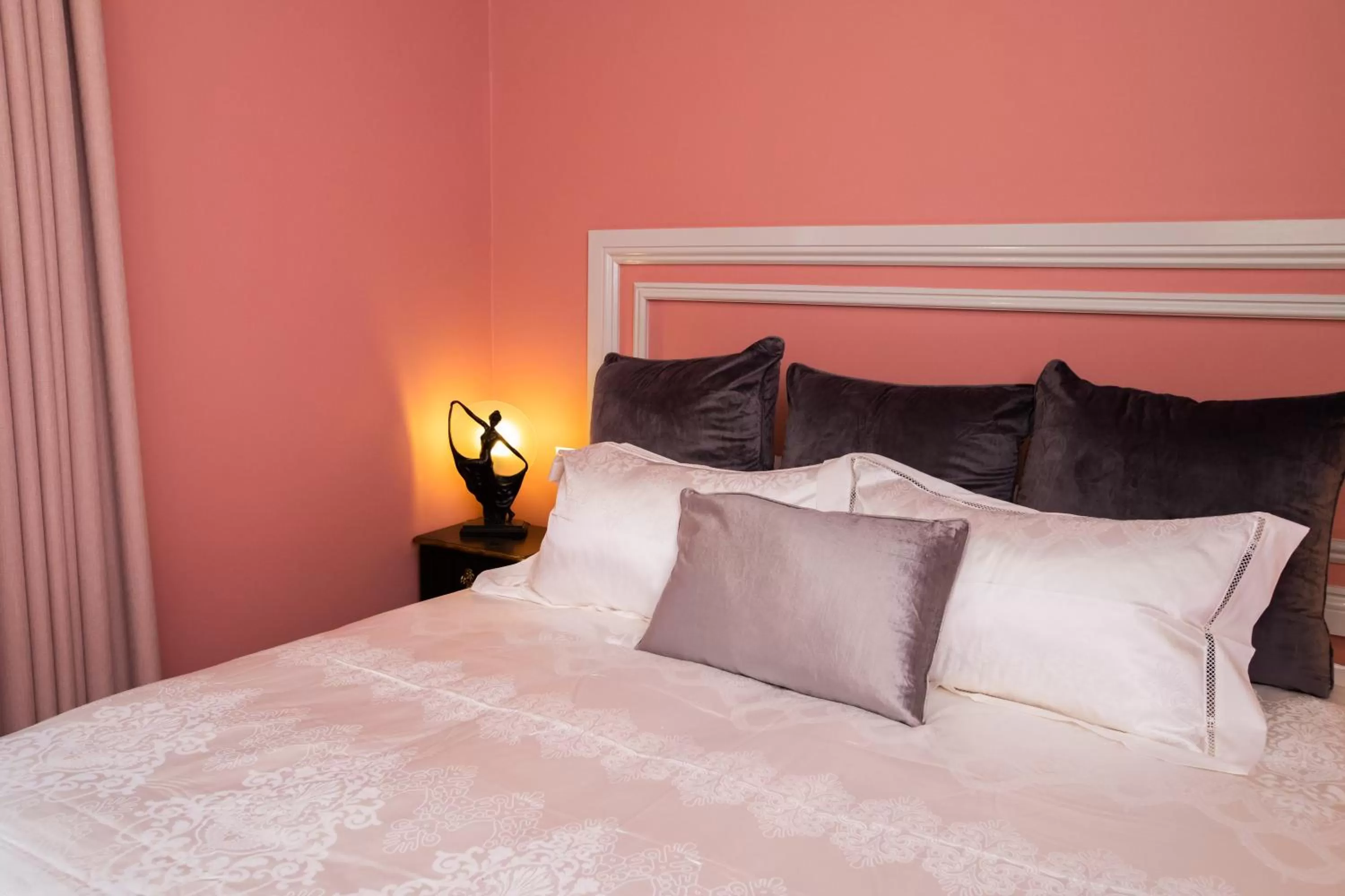 Bed in Hotel Australasia