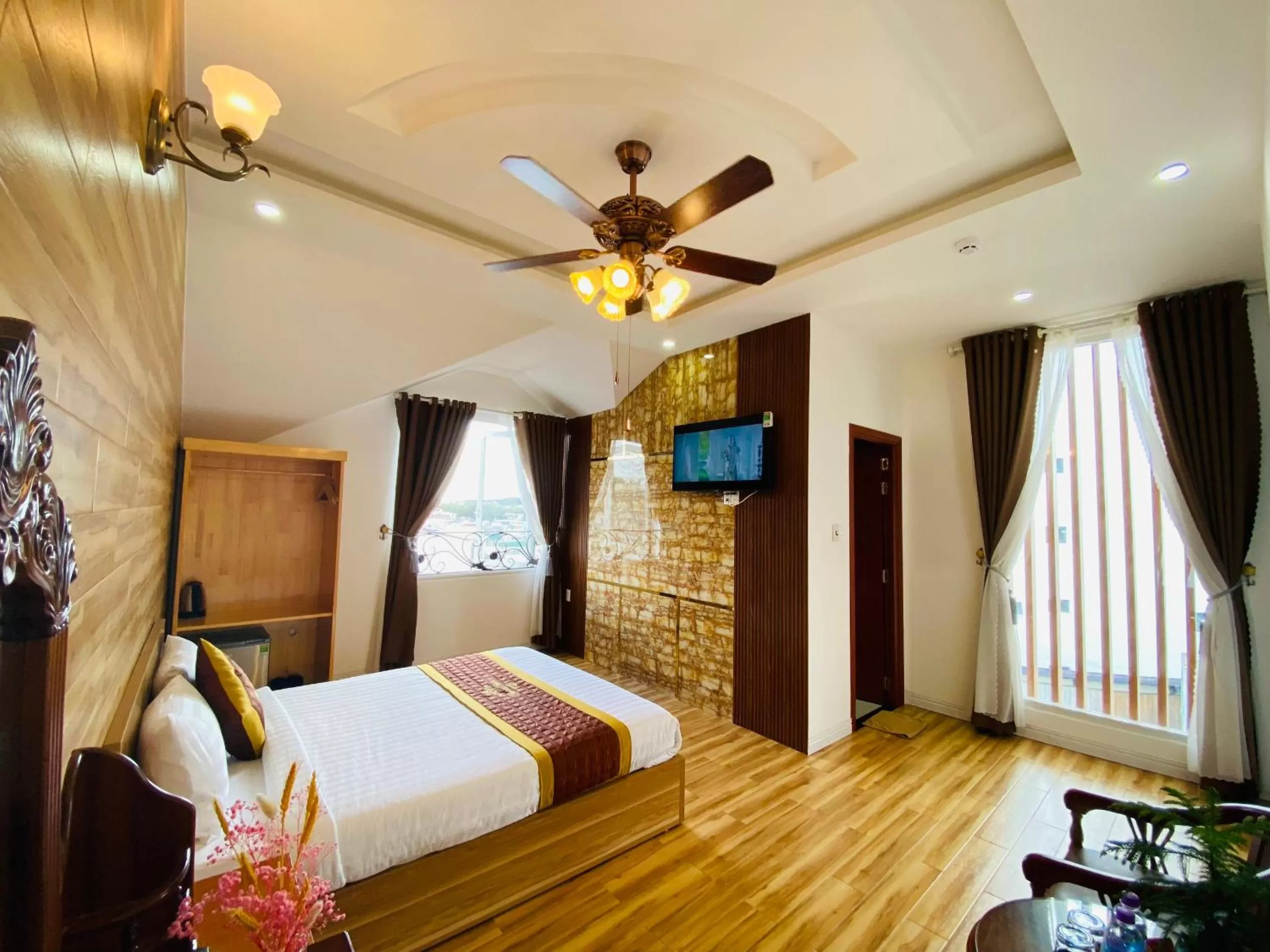Communal lounge/ TV room, Bed in Thanh Thuy Hotel