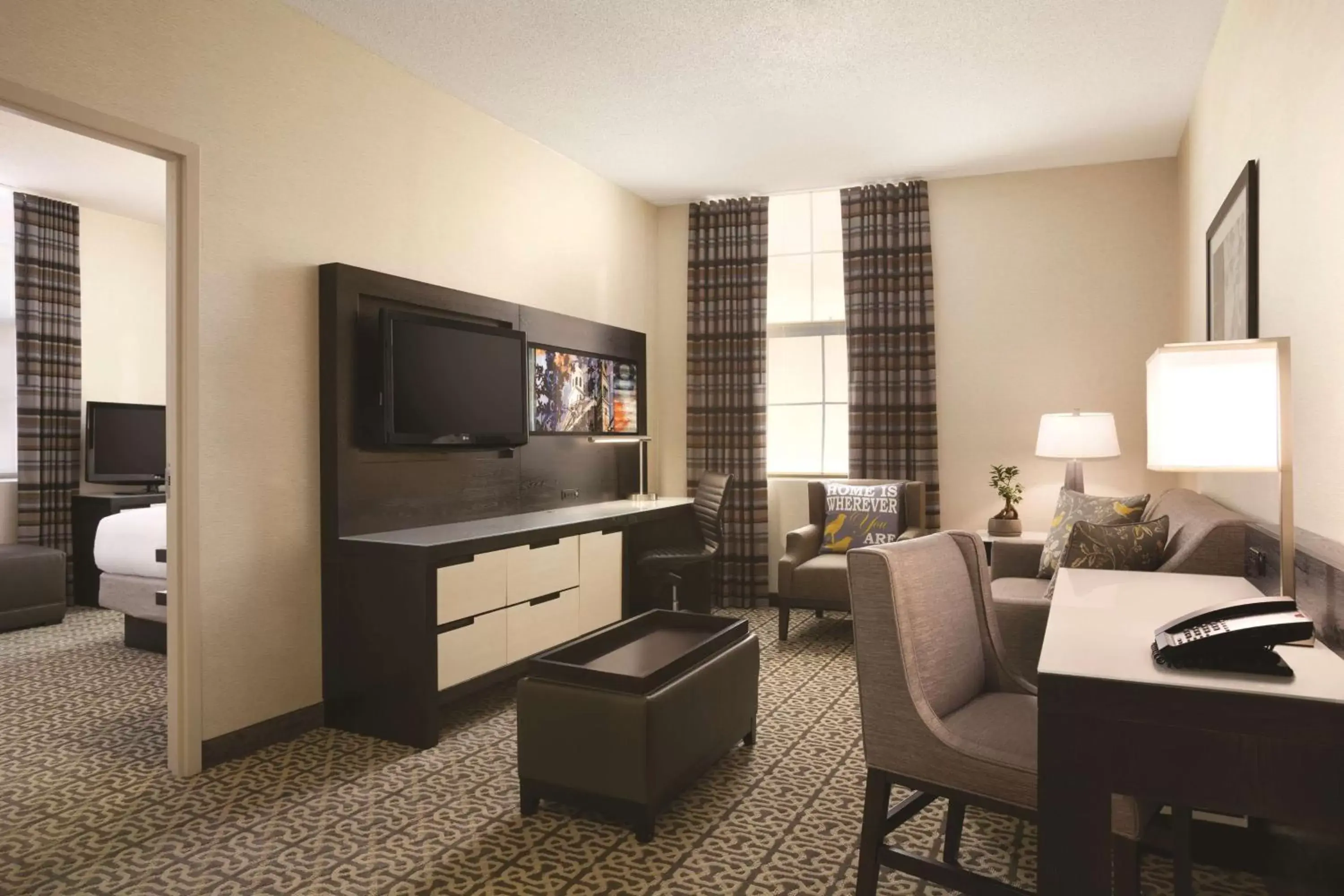 Bedroom, TV/Entertainment Center in DoubleTree by Hilton Hotel Boston - Downtown